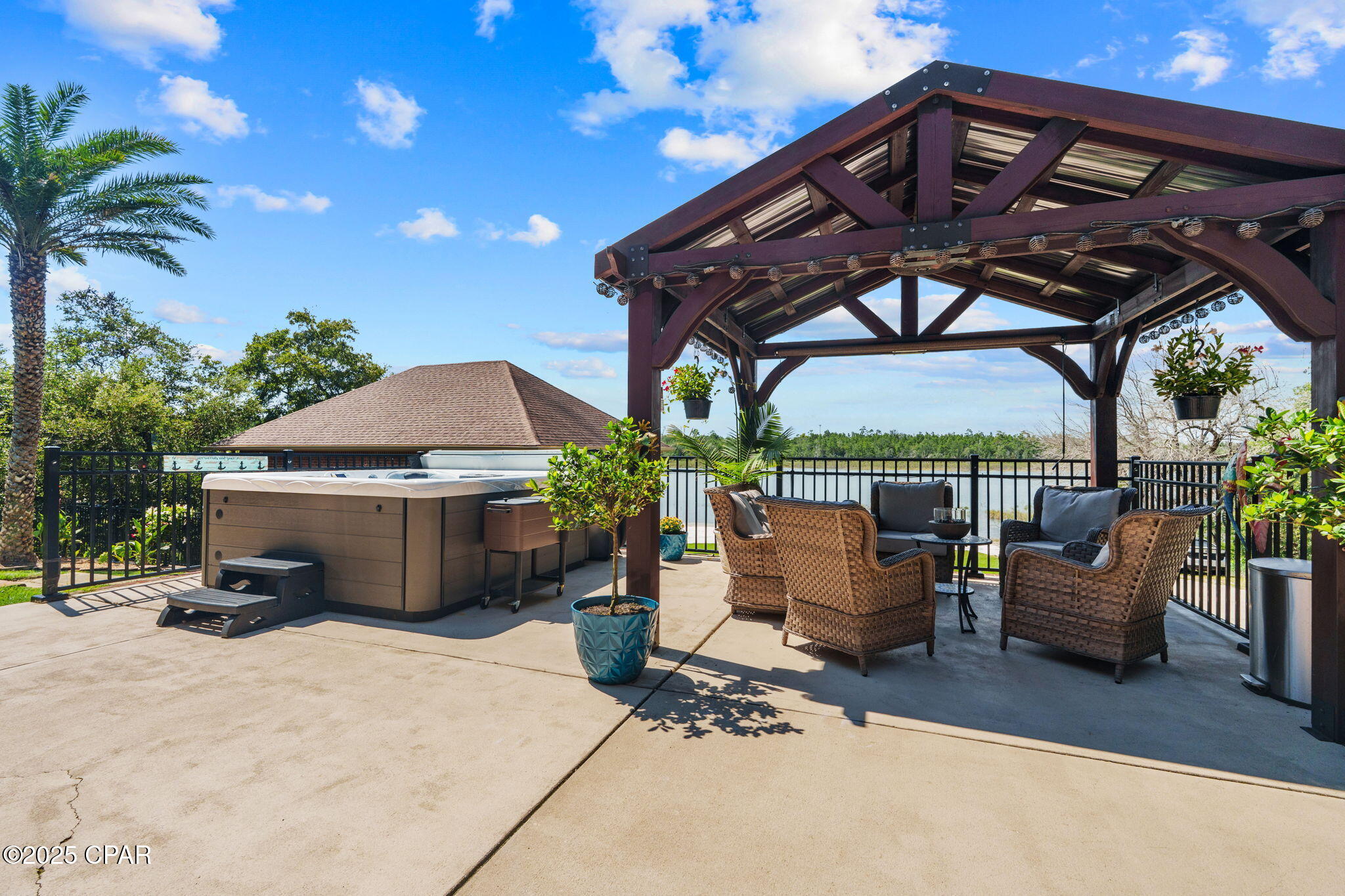 Listing photo id 44 for 111 Lake Merial Boulevard