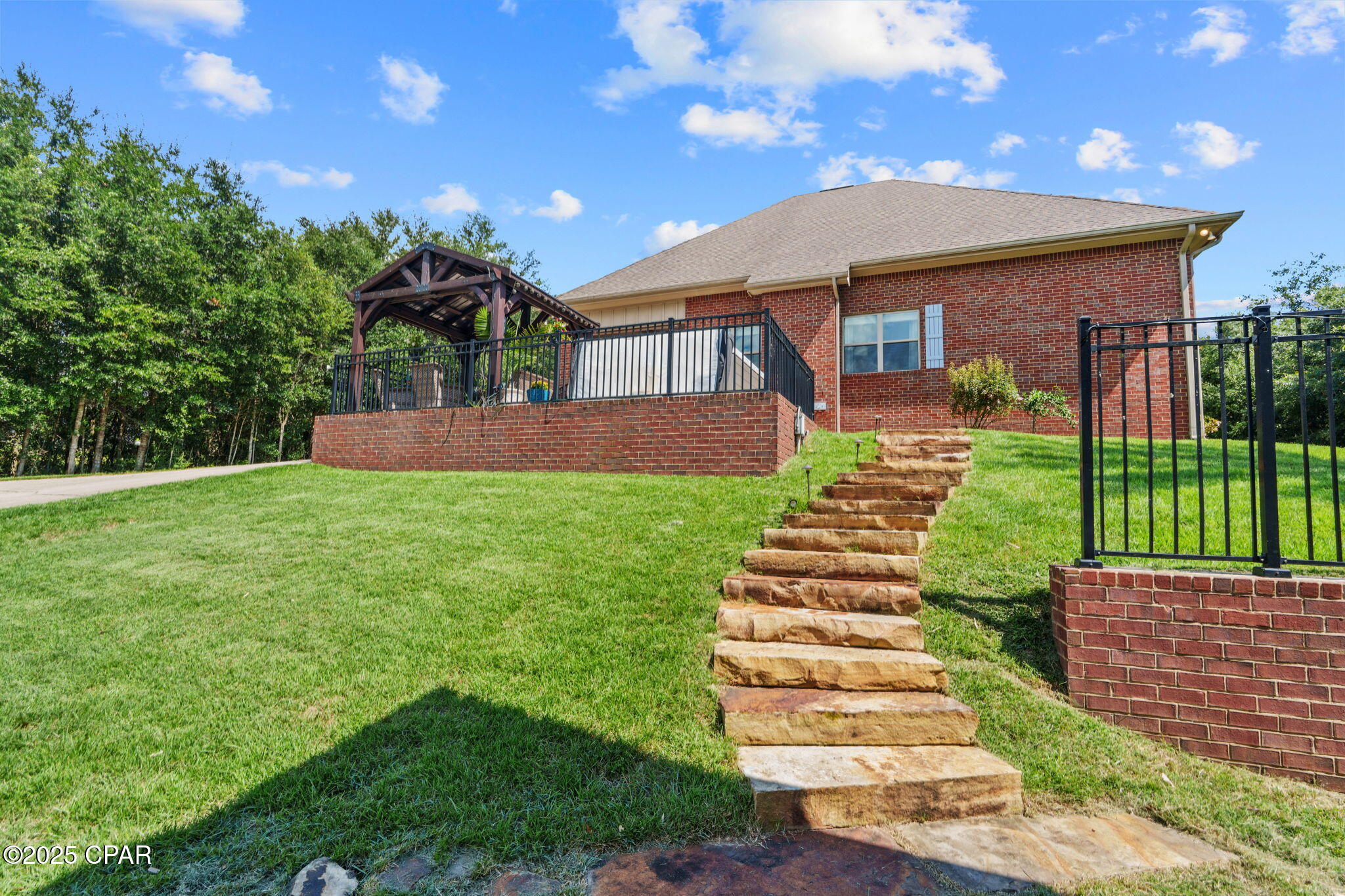 Listing photo id 48 for 111 Lake Merial Boulevard