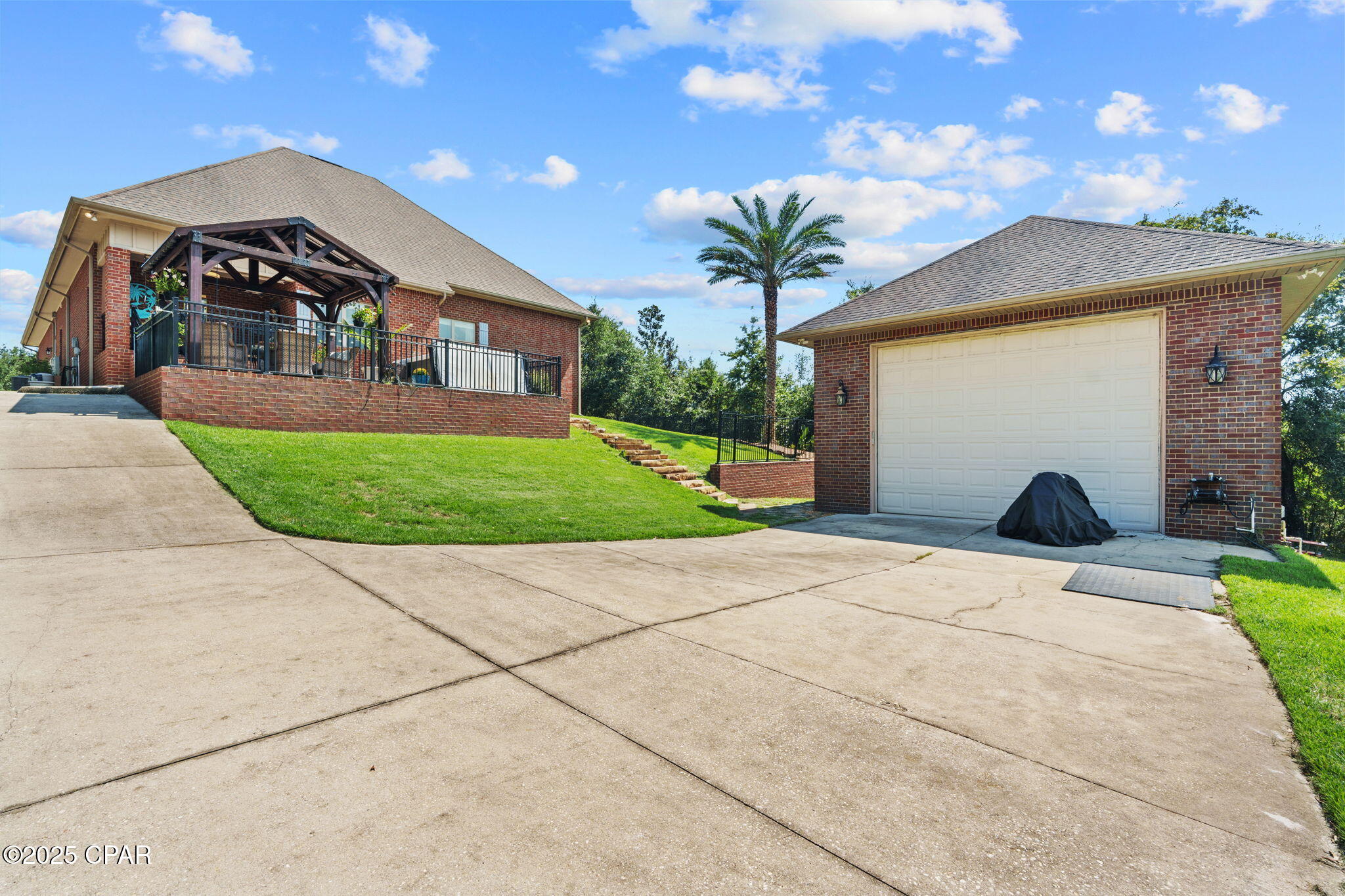 Listing photo id 50 for 111 Lake Merial Boulevard