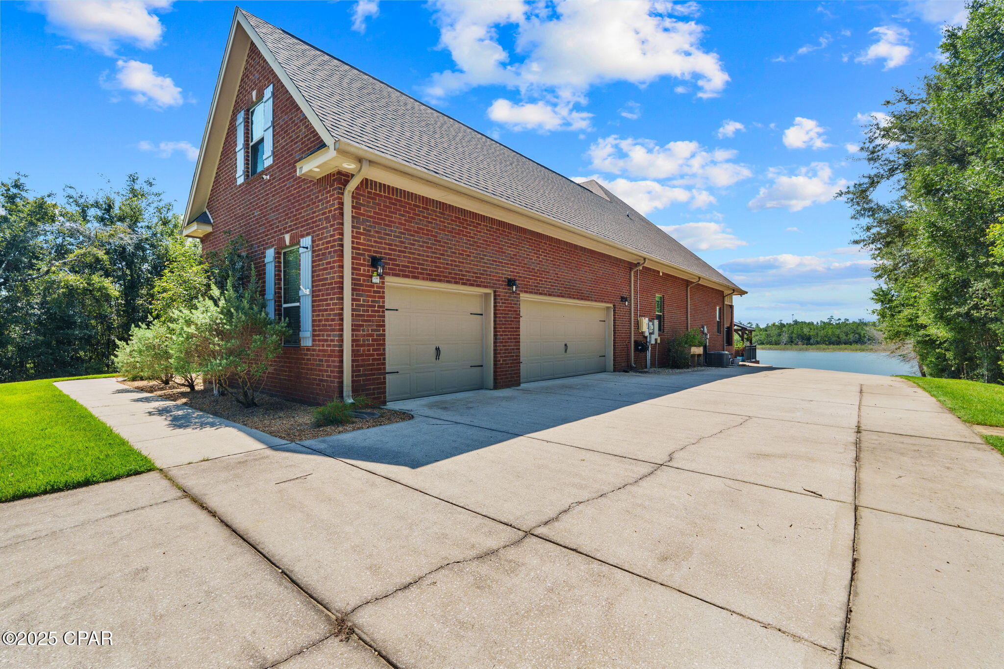 Listing photo id 63 for 111 Lake Merial Boulevard