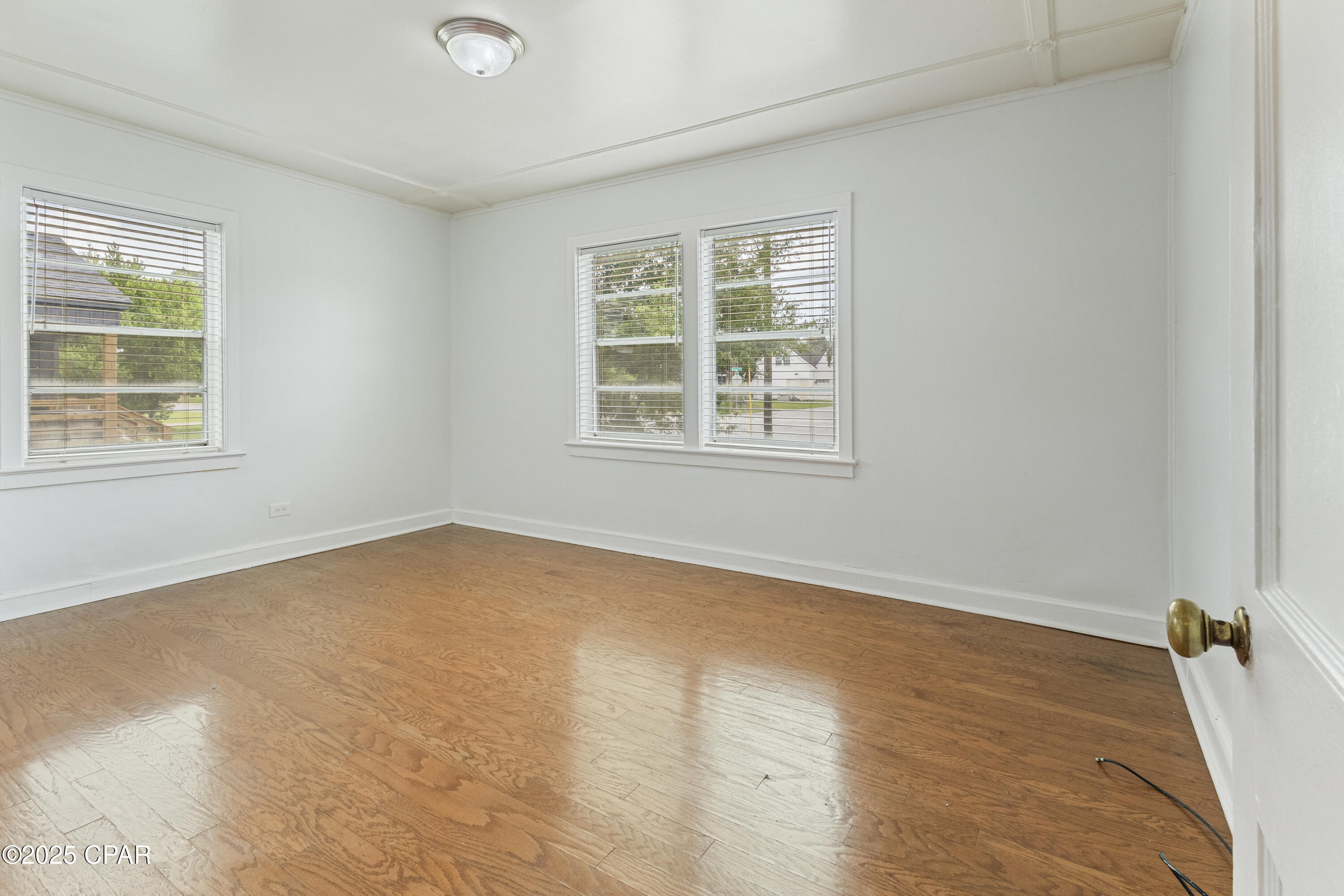 Image 14 For 210 Cove Boulevard