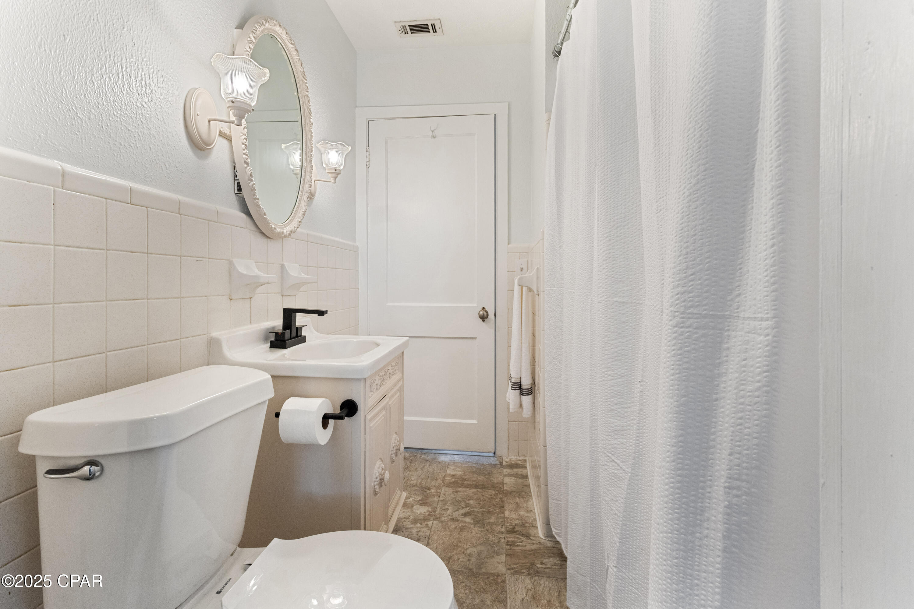 Image 17 For 210 Cove Boulevard