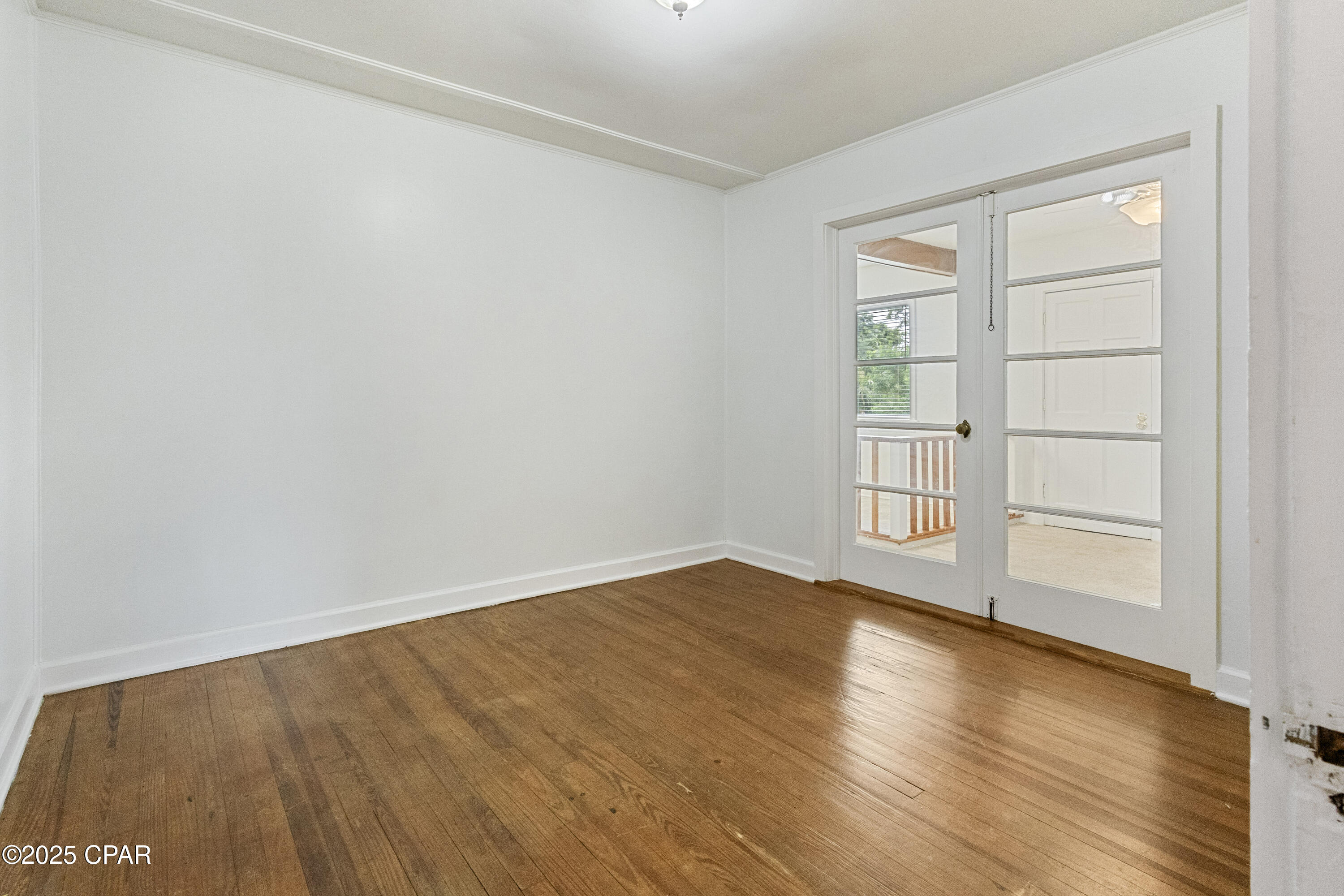 Image 4 For 210 Cove Boulevard