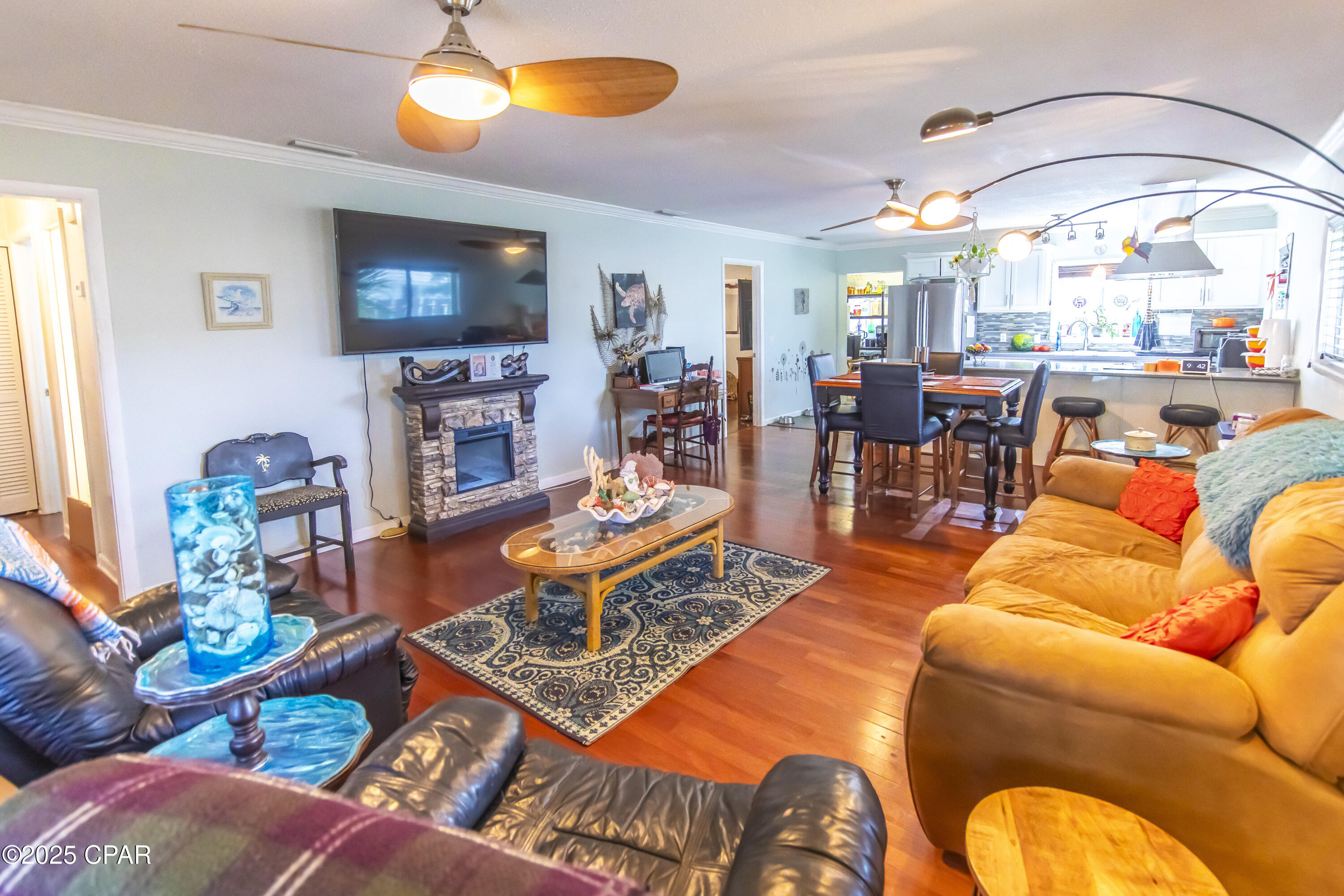 Image 4 For 239 Poinsettia Drive