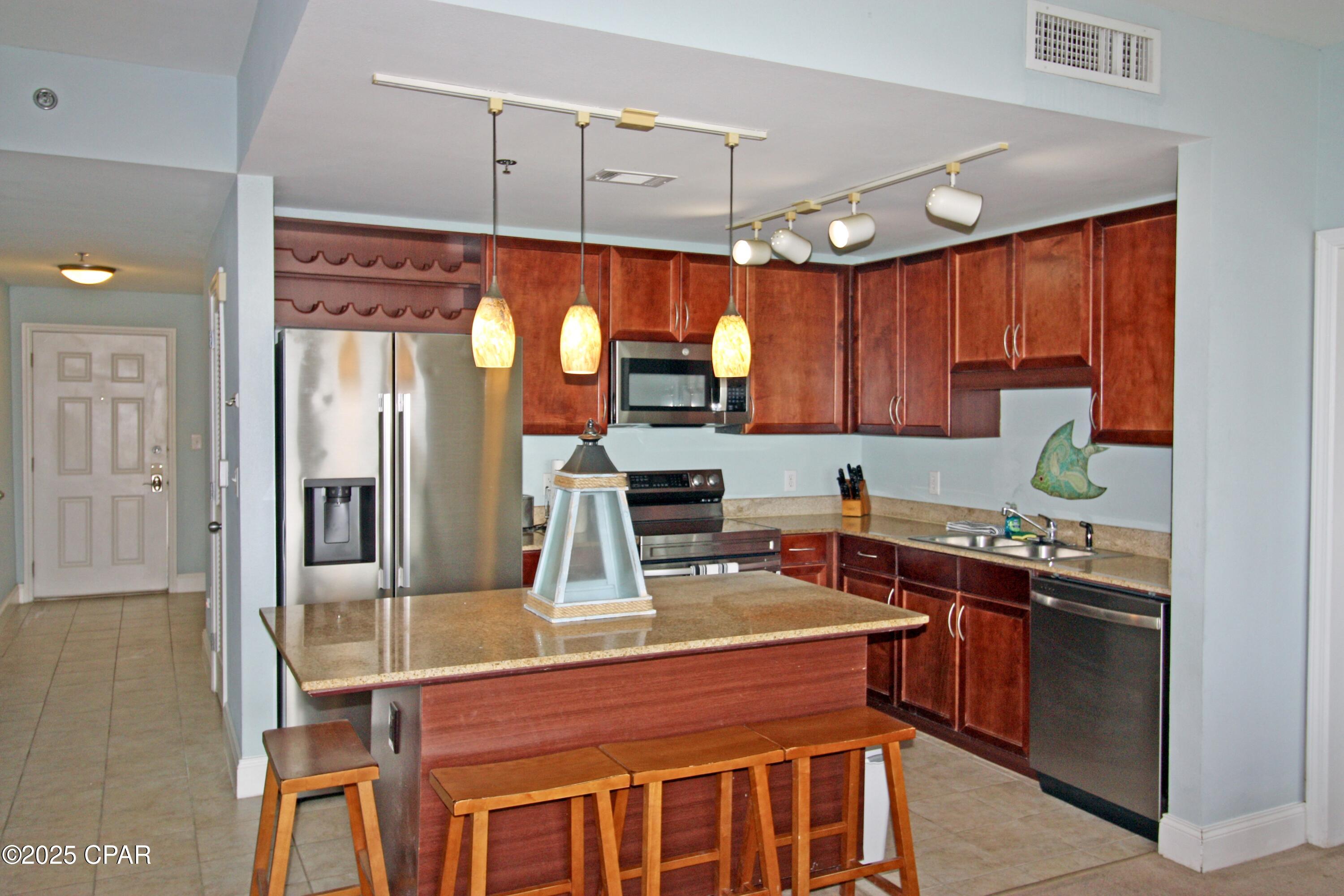 Image 3 For 9902 Thomas Drive 1828