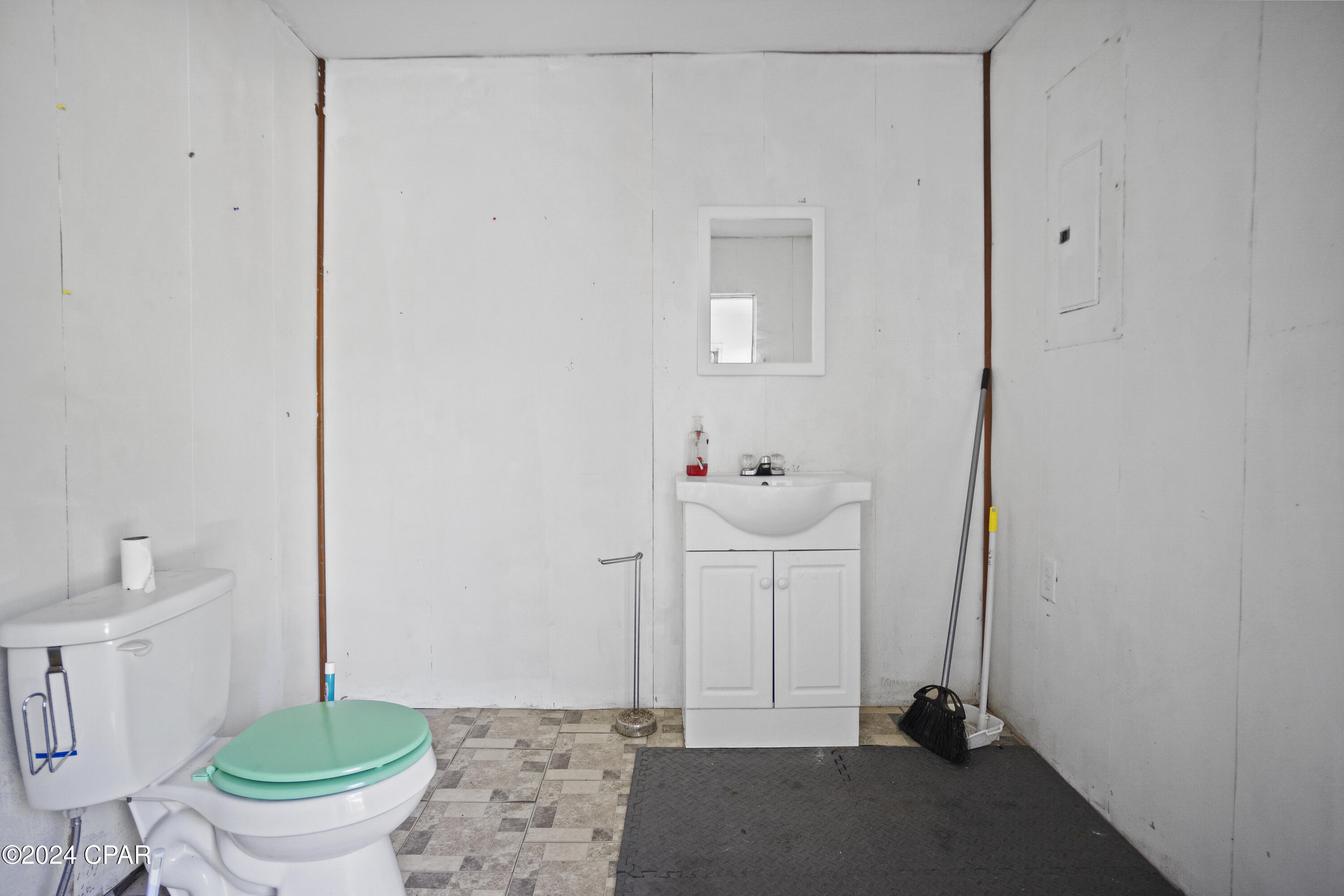 Ba1h9bjwrmzxhtzrlckv C1ntrd2axpk Uwekl Gpta