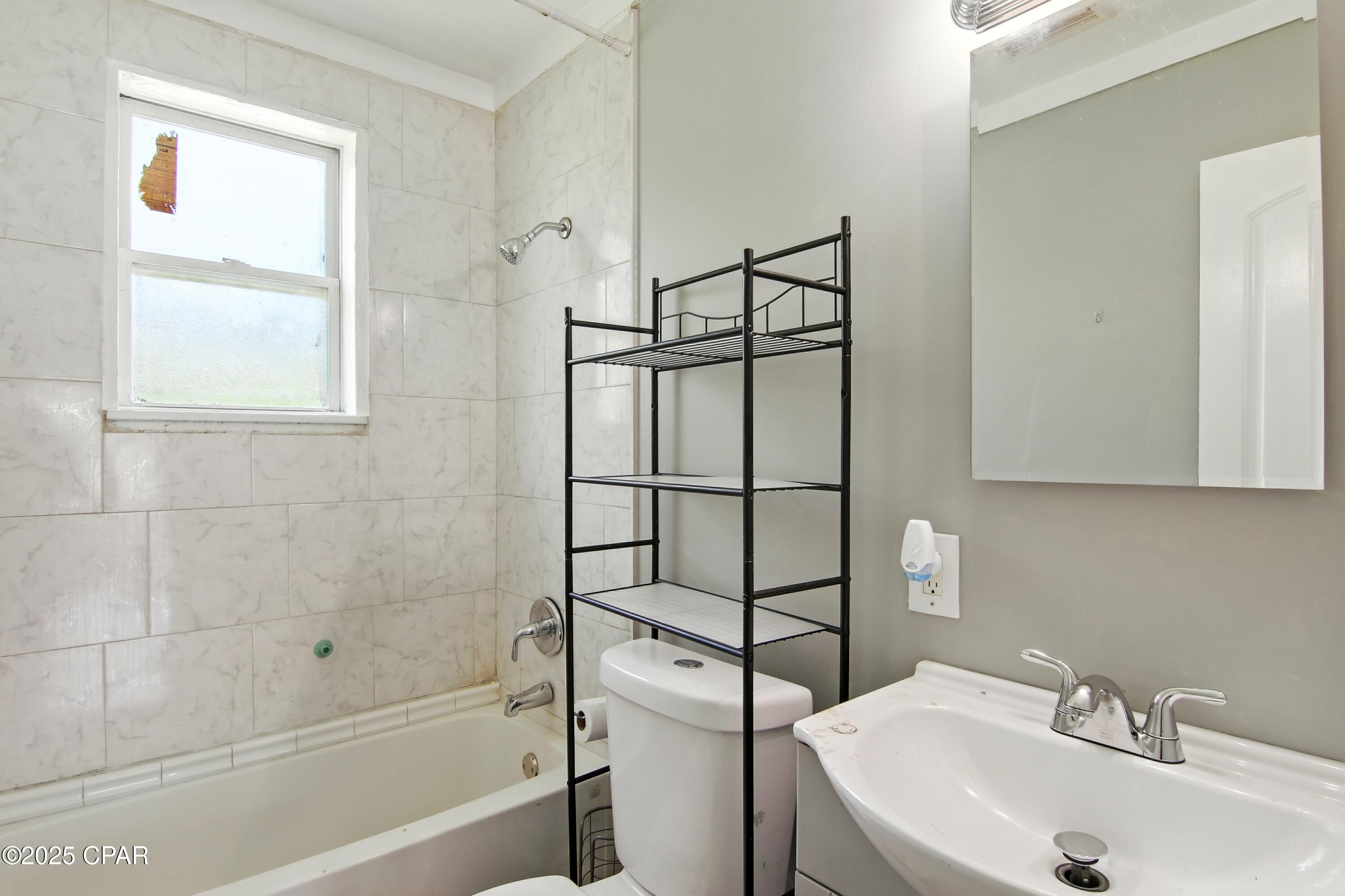 Image 12 For 1324 Lincoln Drive