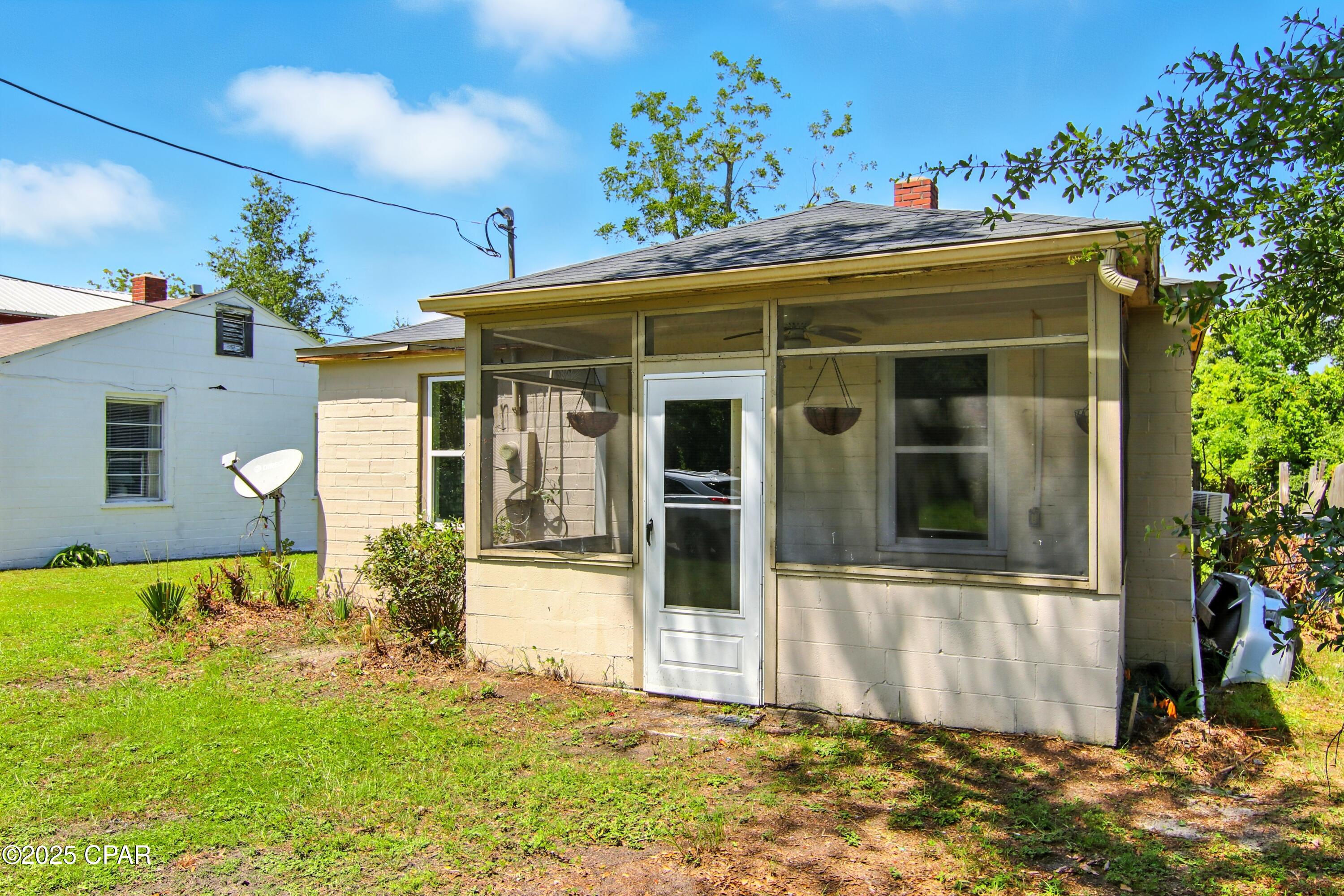 Image 2 For 1324 Lincoln Drive