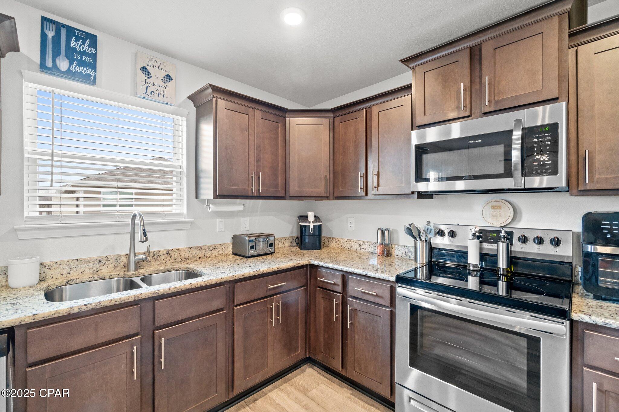 C1hvfaopcc10fn7gtklzkuocnv5kmz5vkv_dcfbqrxm