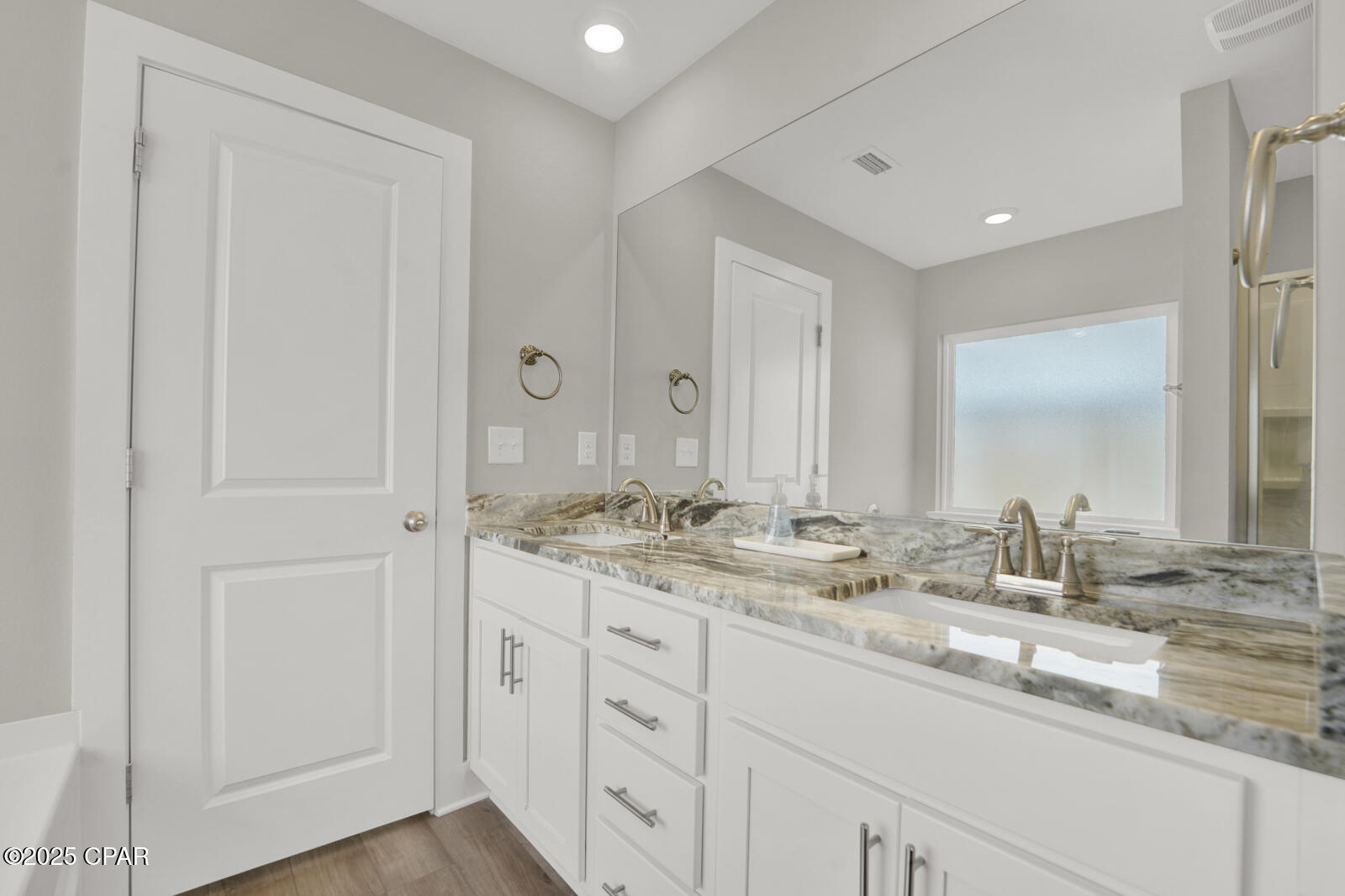 _kwbj 5pg7w7lkxnzon1vplr4hjdu M0xoah5ygc72g