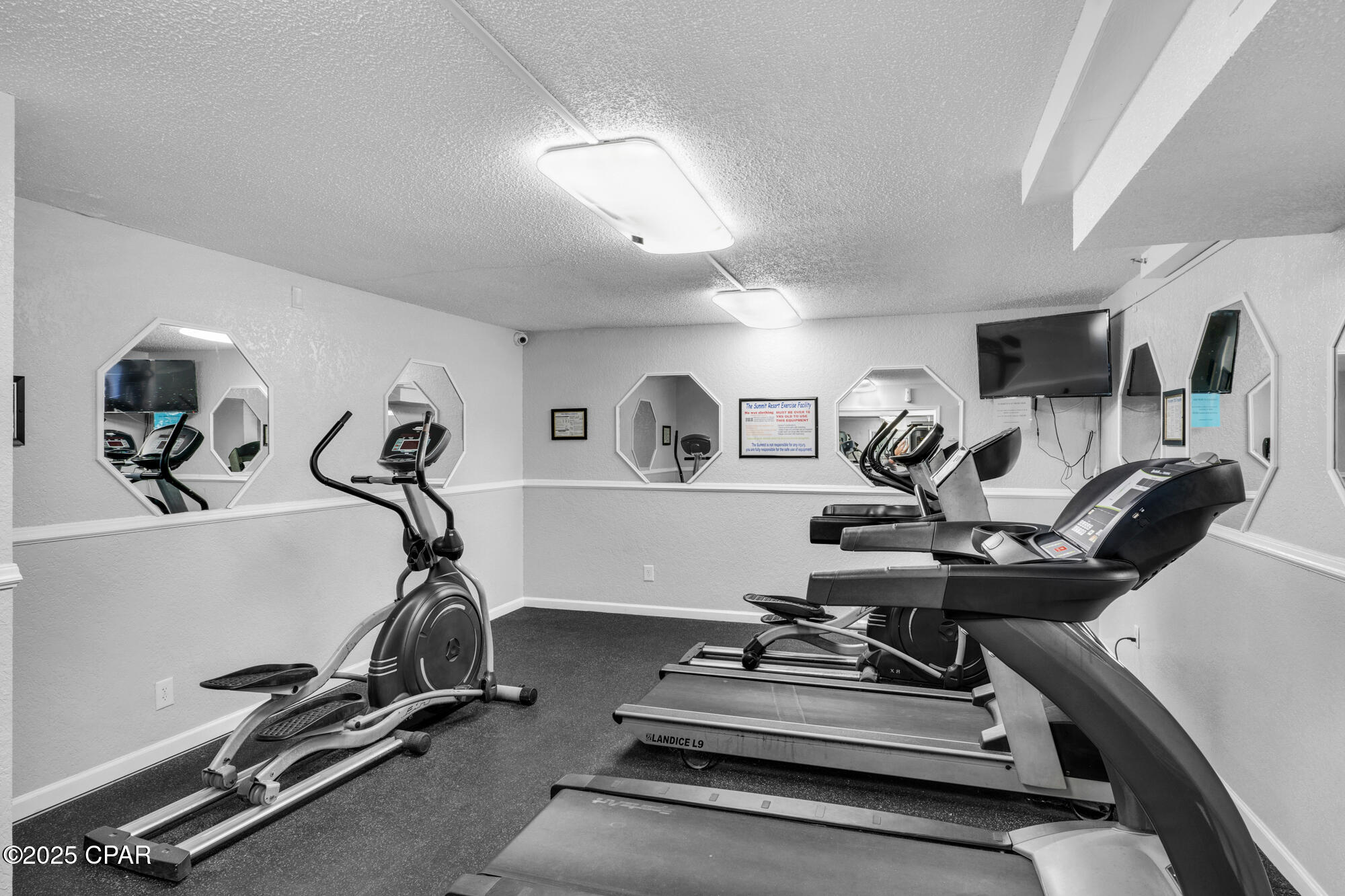 Image 32 For 8743 Thomas Drive 625