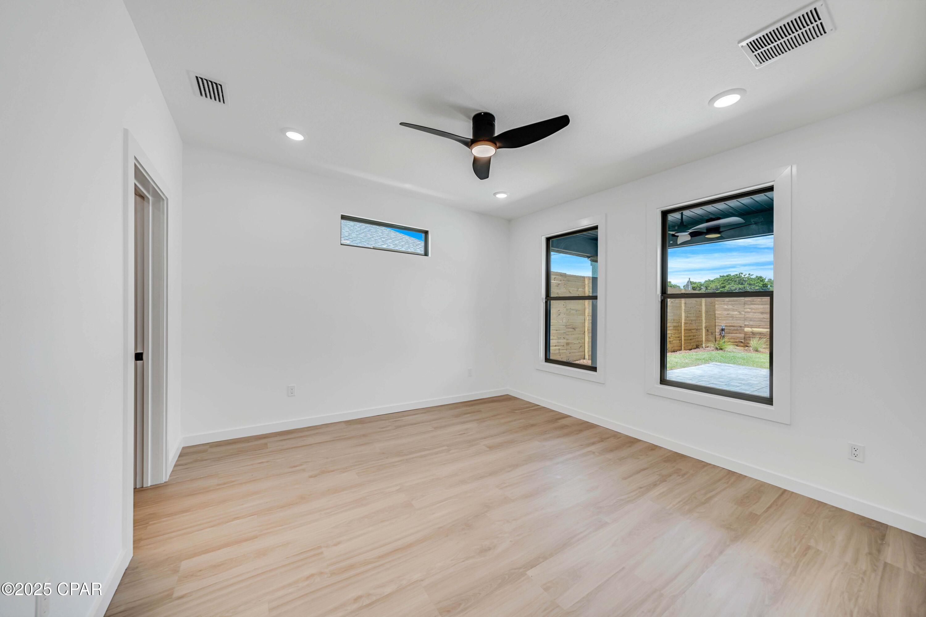 Rgemeuru9okq8jjj7yizyolnbfhep2y_qpoz9s3xnmq