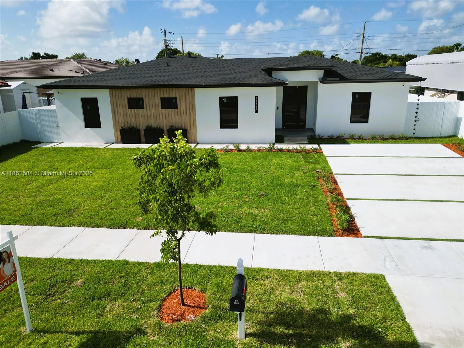 Spacious 3-Bedroom Main House in Kendall – Brand-New Construction! Approx. 1,800 sq. ft. with open kitchen featuring quartz countertops, large island, stainless steel appliances, and porcelain tile floors. Master suite with 2 closets and sleek vanity w/mirrors. Bright interiors, energy-efficient windows, central A/C, washer/dryer in unit. Private backyard space for main house, driveway parking for 2+. Excellent location near Turnpike, US1, shops, dining, schools. Utilities billed monthly (75% share). No pets, no smoking. ?Be the first to live in this stunning new home!?