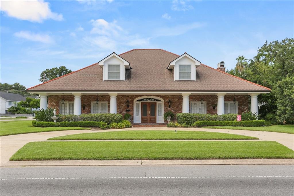 900 BONNABEL Boulevard