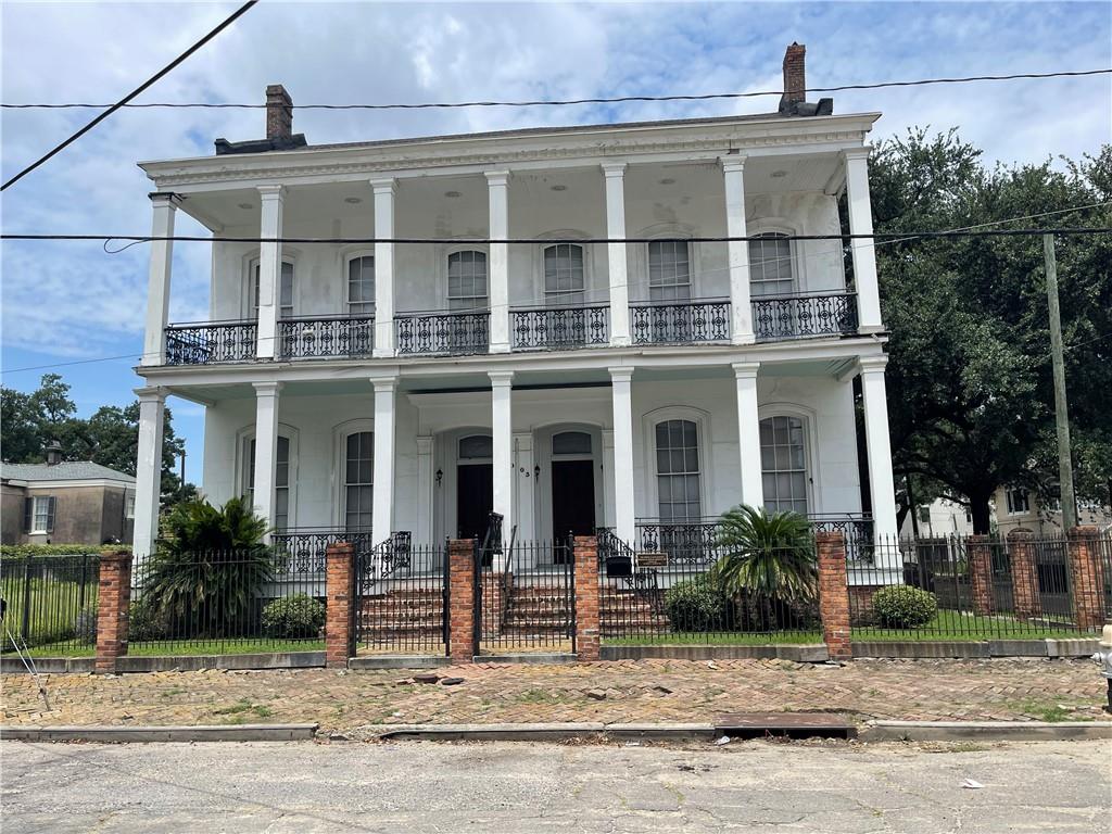 2003 CARONDELET Street