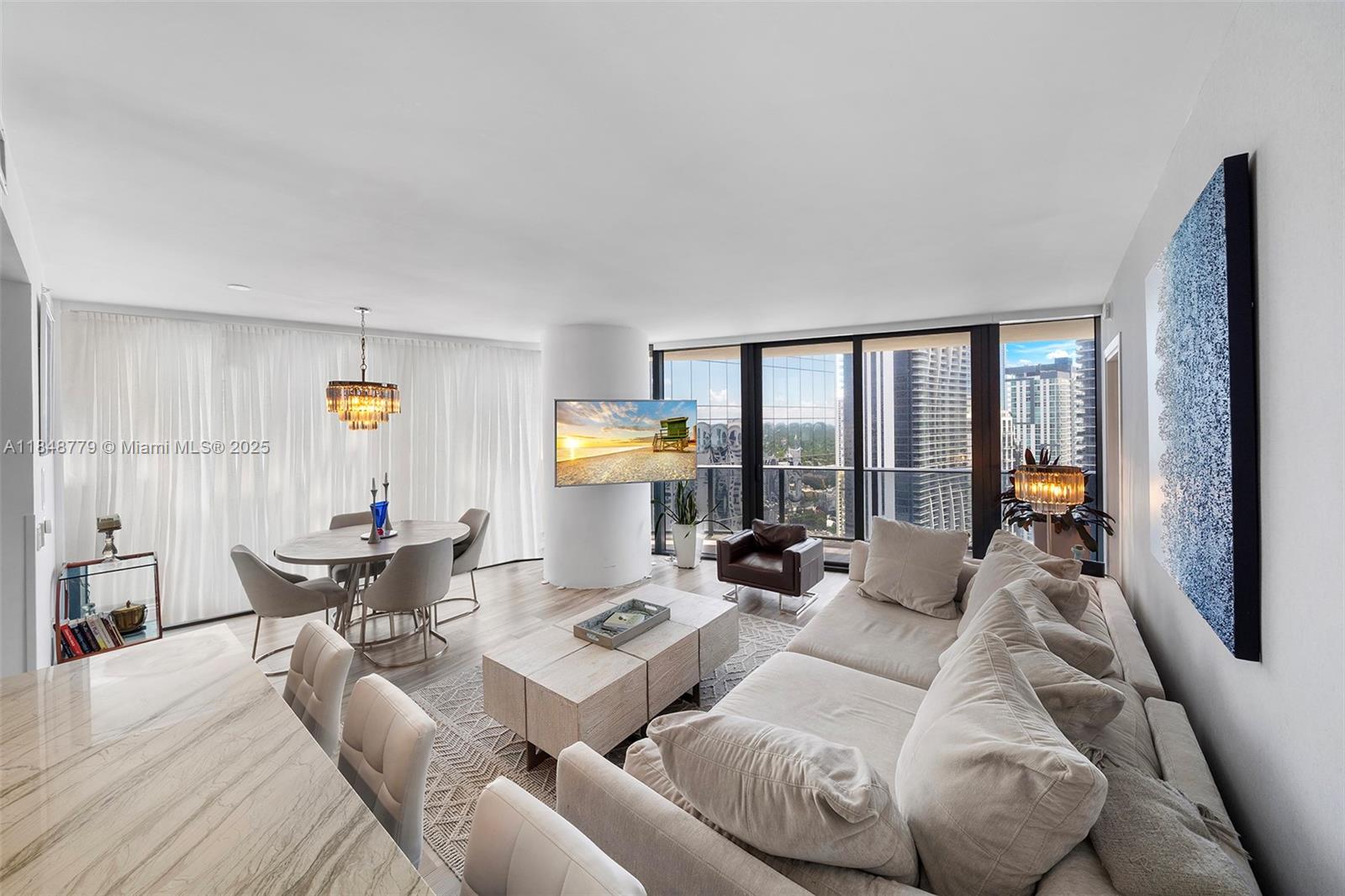 Condo for Sale in Miami, FL