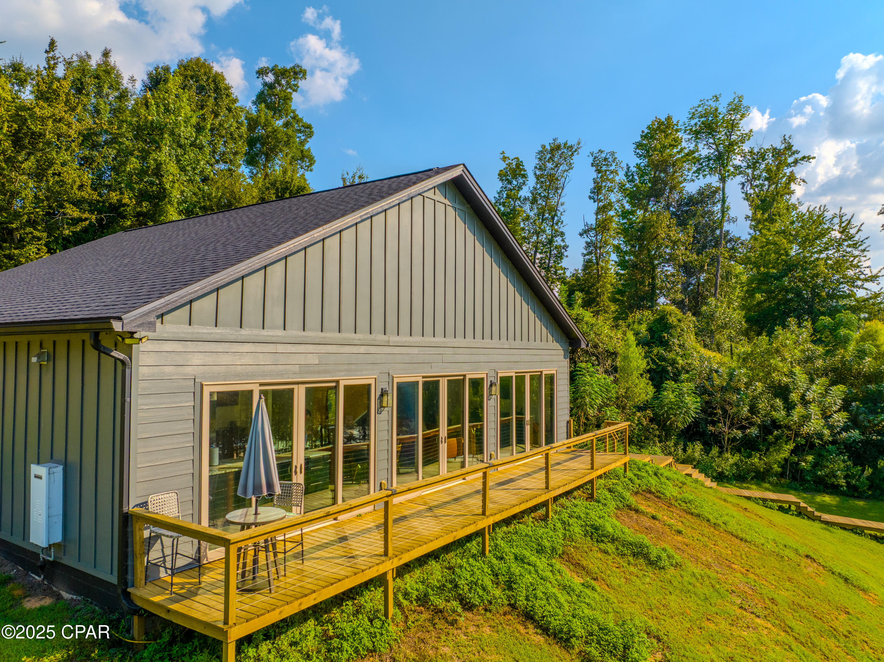 Listing photo id 1 for 5101 Lake Bluff Circle