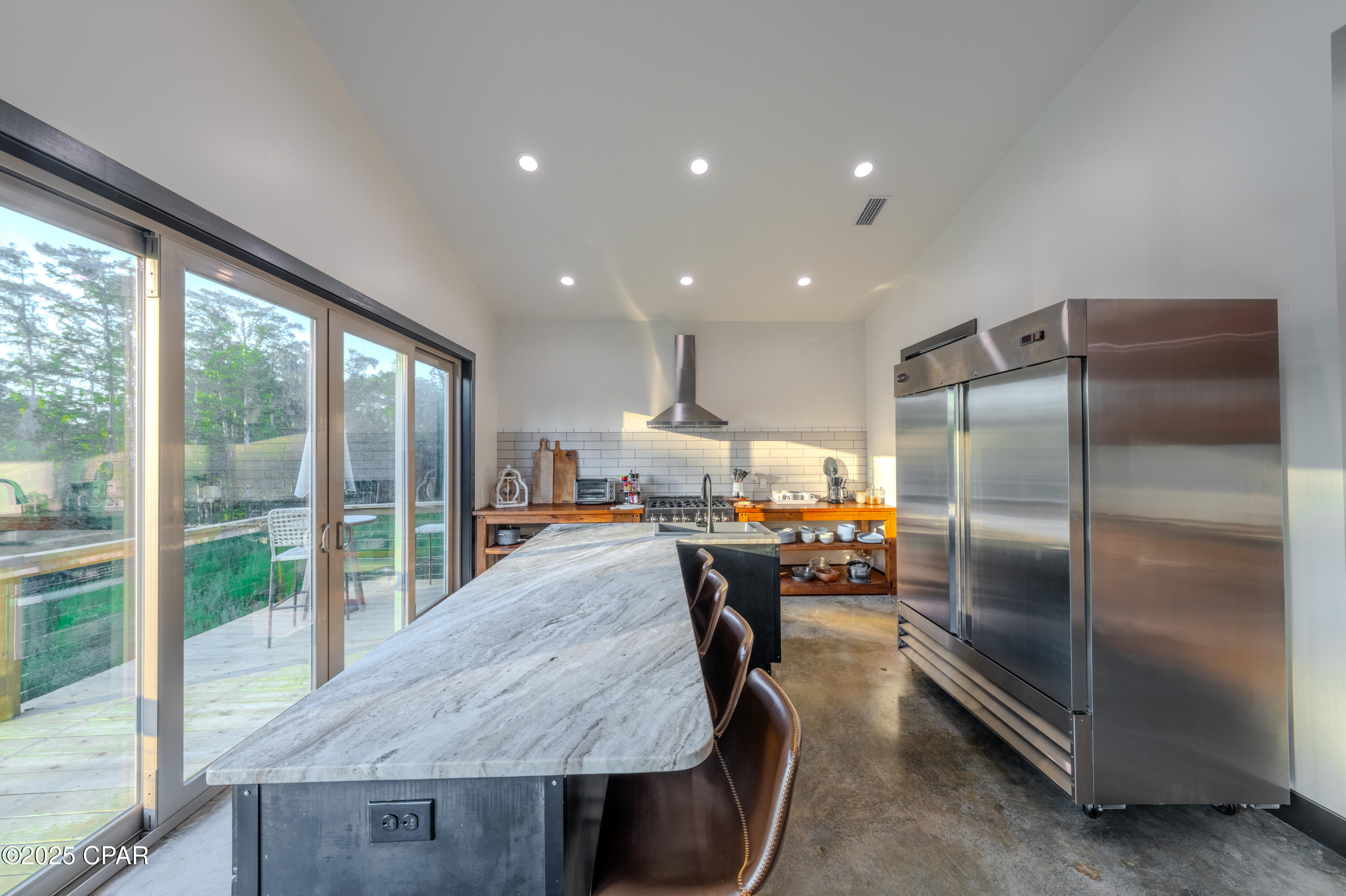 Listing photo id 11 for 5101 Lake Bluff Circle