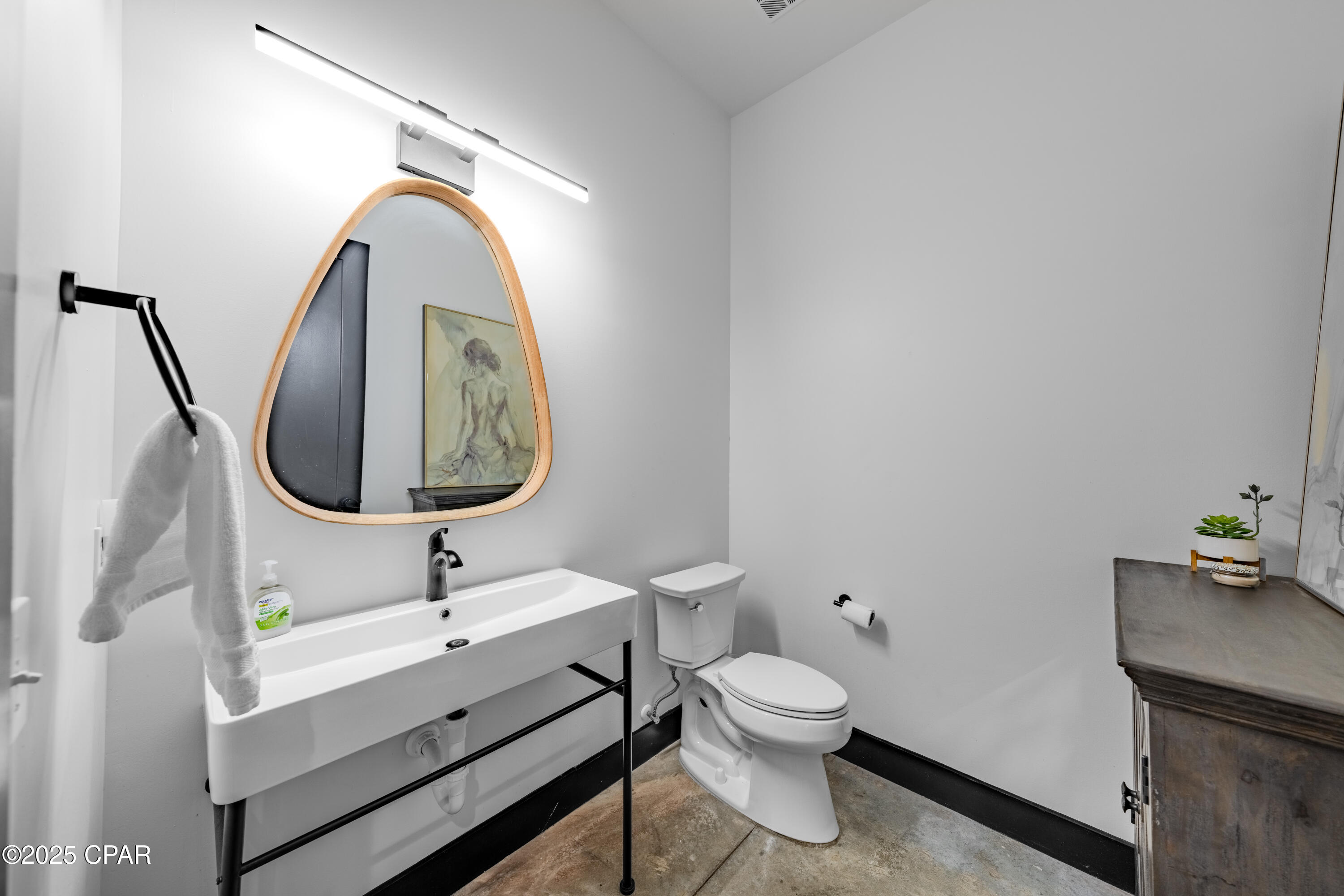 Listing photo id 13 for 5101 Lake Bluff Circle