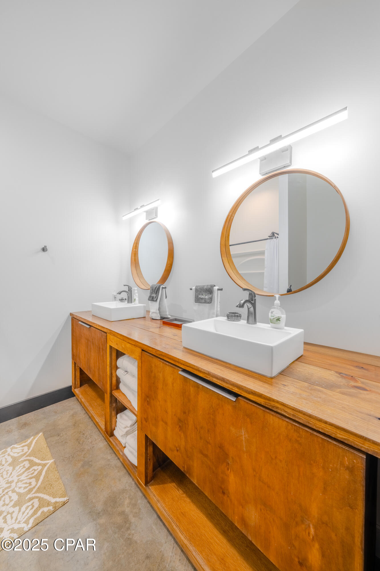 Listing photo id 19 for 5101 Lake Bluff Circle