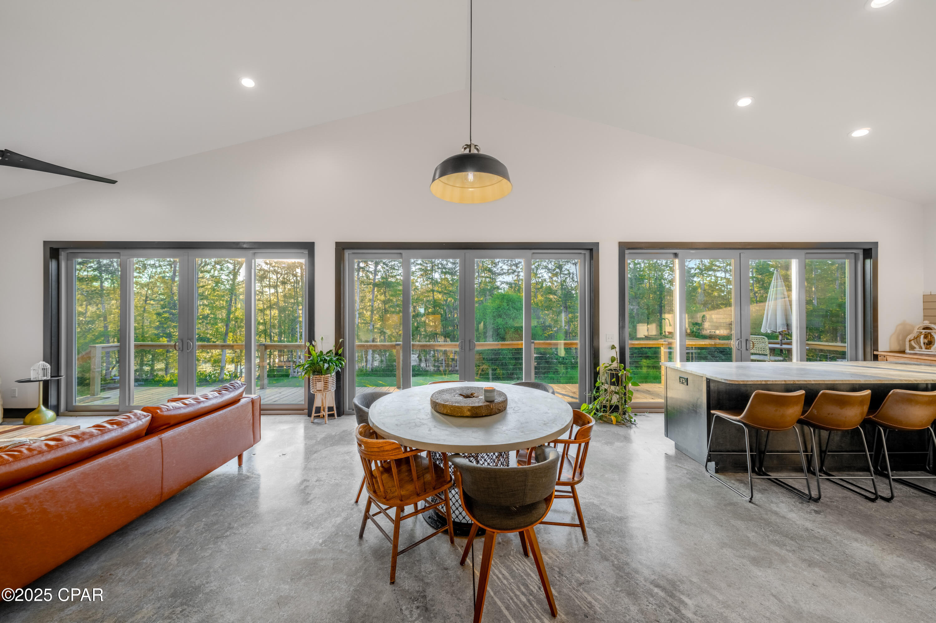 Listing photo id 2 for 5101 Lake Bluff Circle