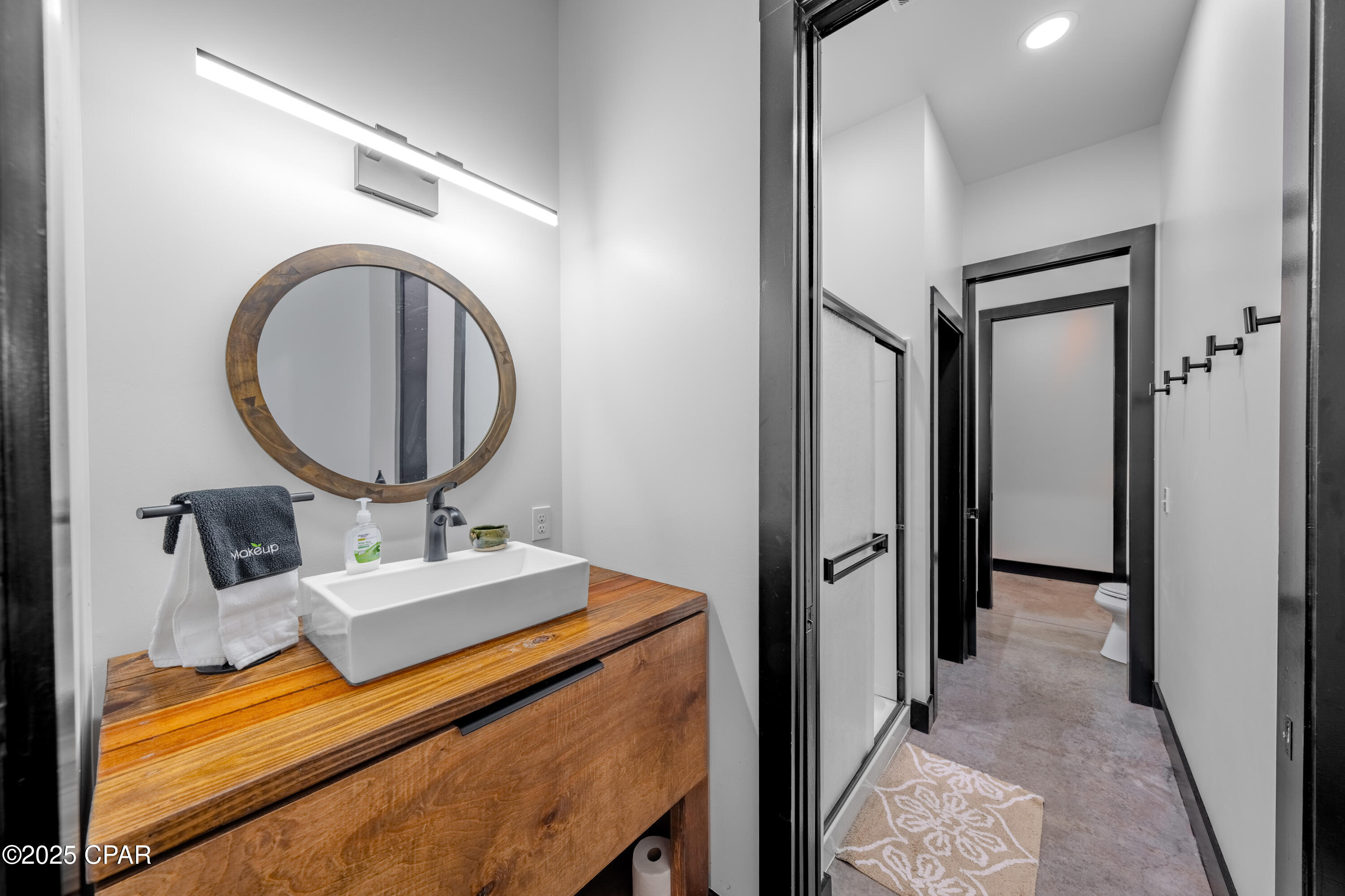 Listing photo id 23 for 5101 Lake Bluff Circle