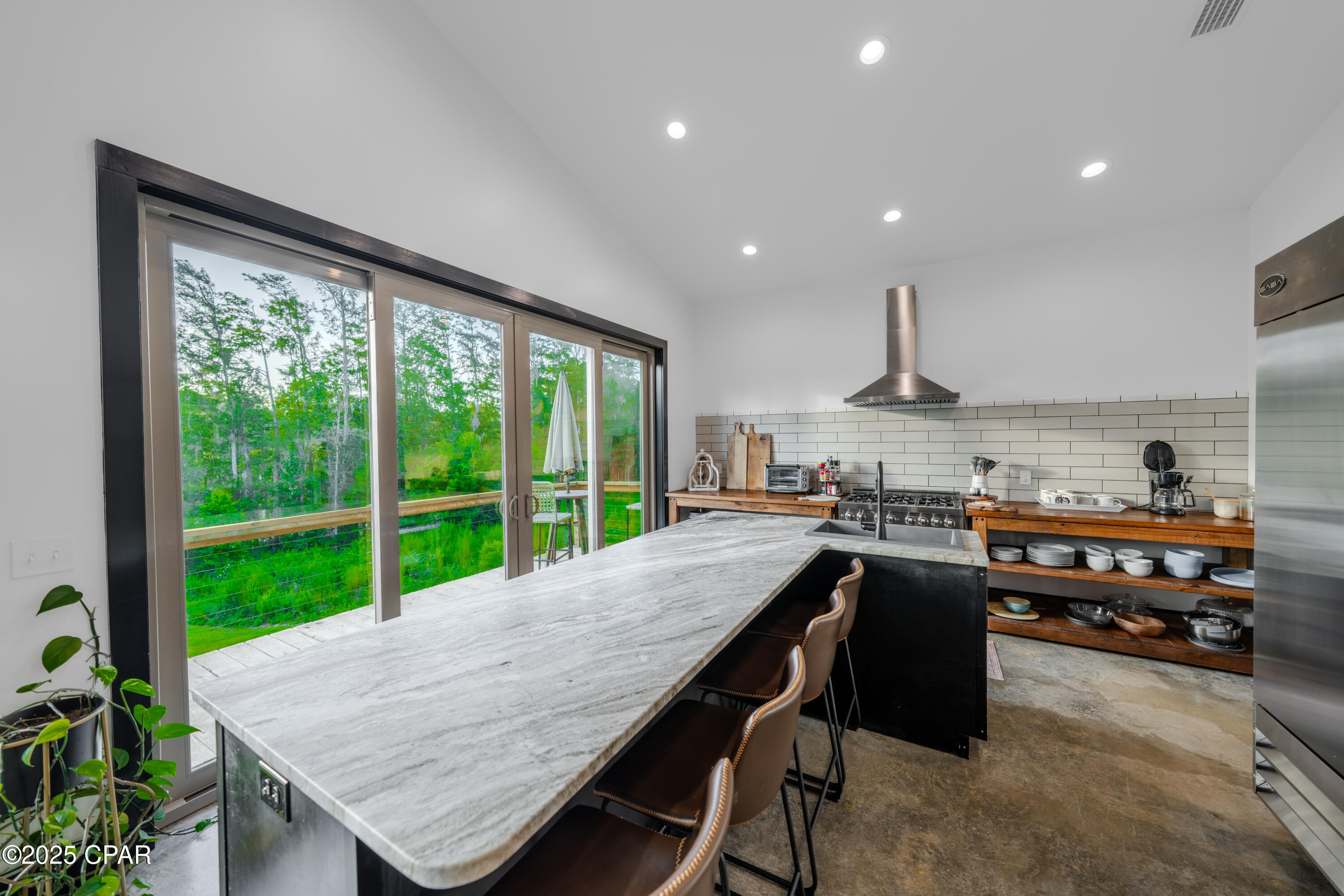 Listing photo id 3 for 5101 Lake Bluff Circle