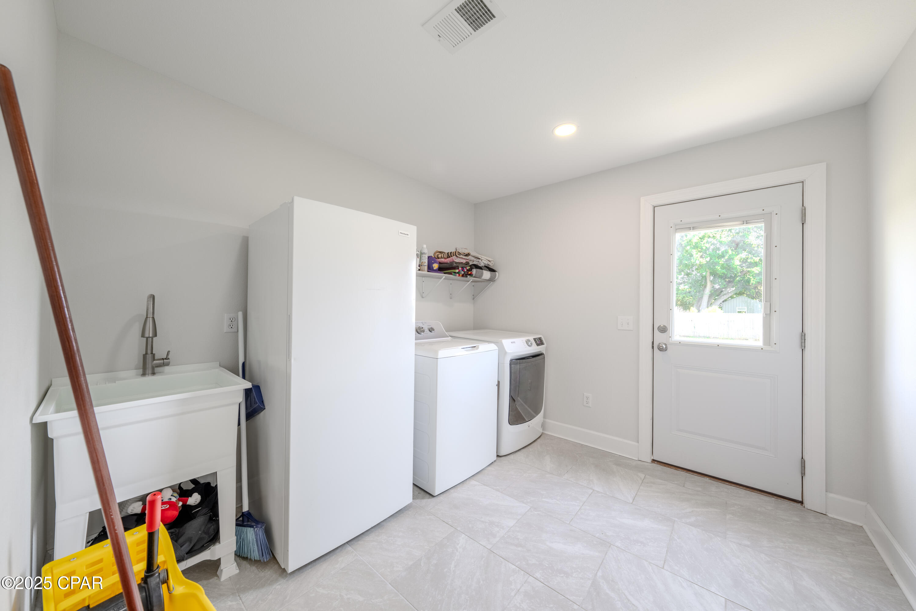 Sieuy3wn_h Of5msfs4bljv_b Rstza9rxcjivw8nxq