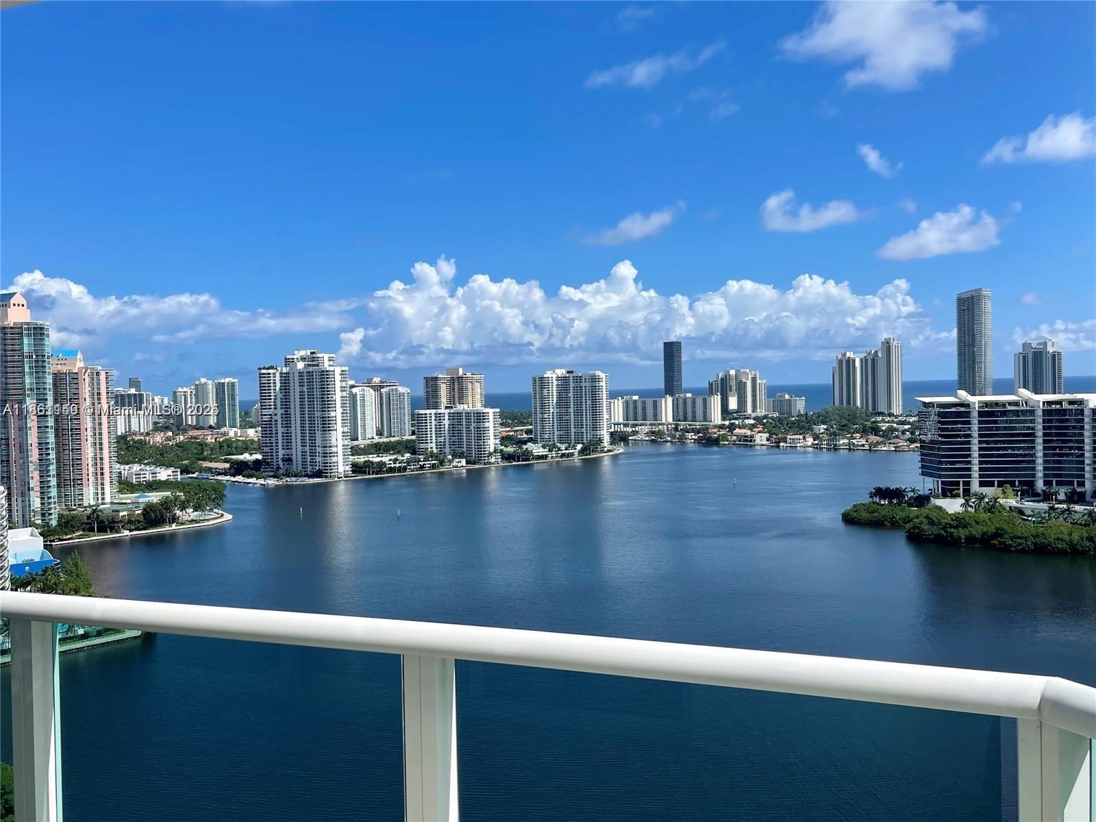 Apartamento à Venda em Aventura, FL