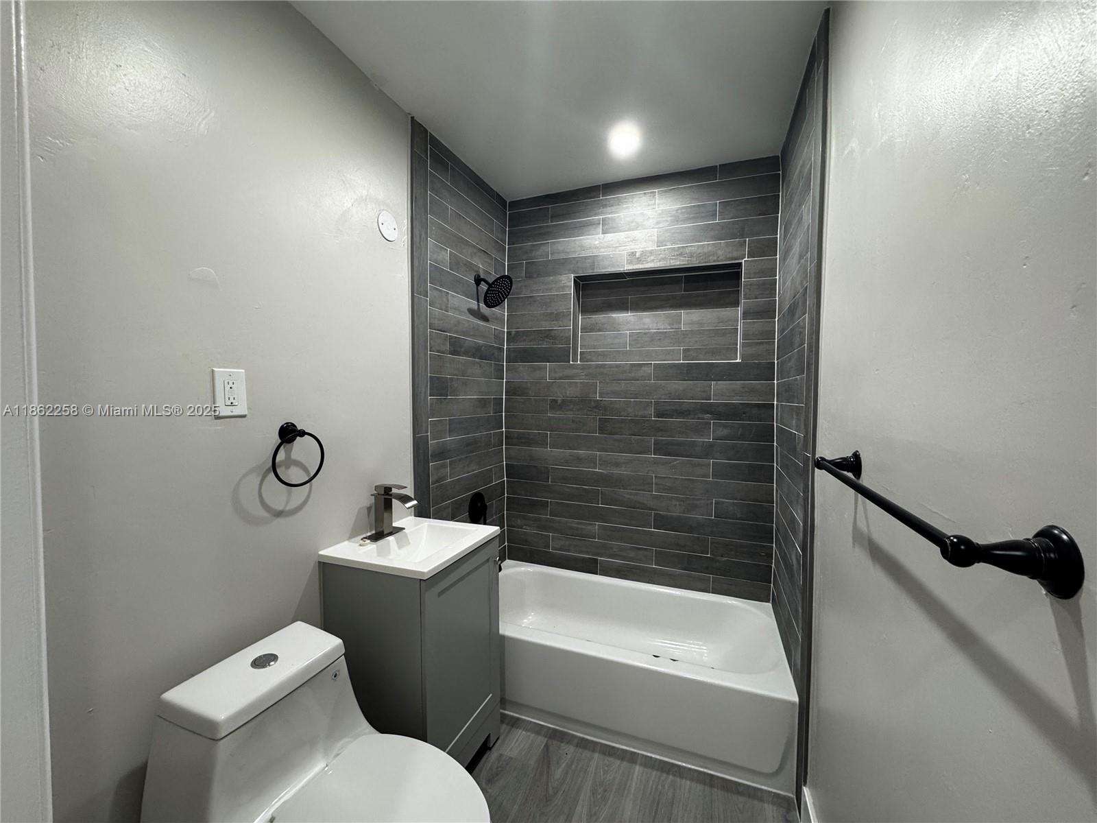 Property photo # 6