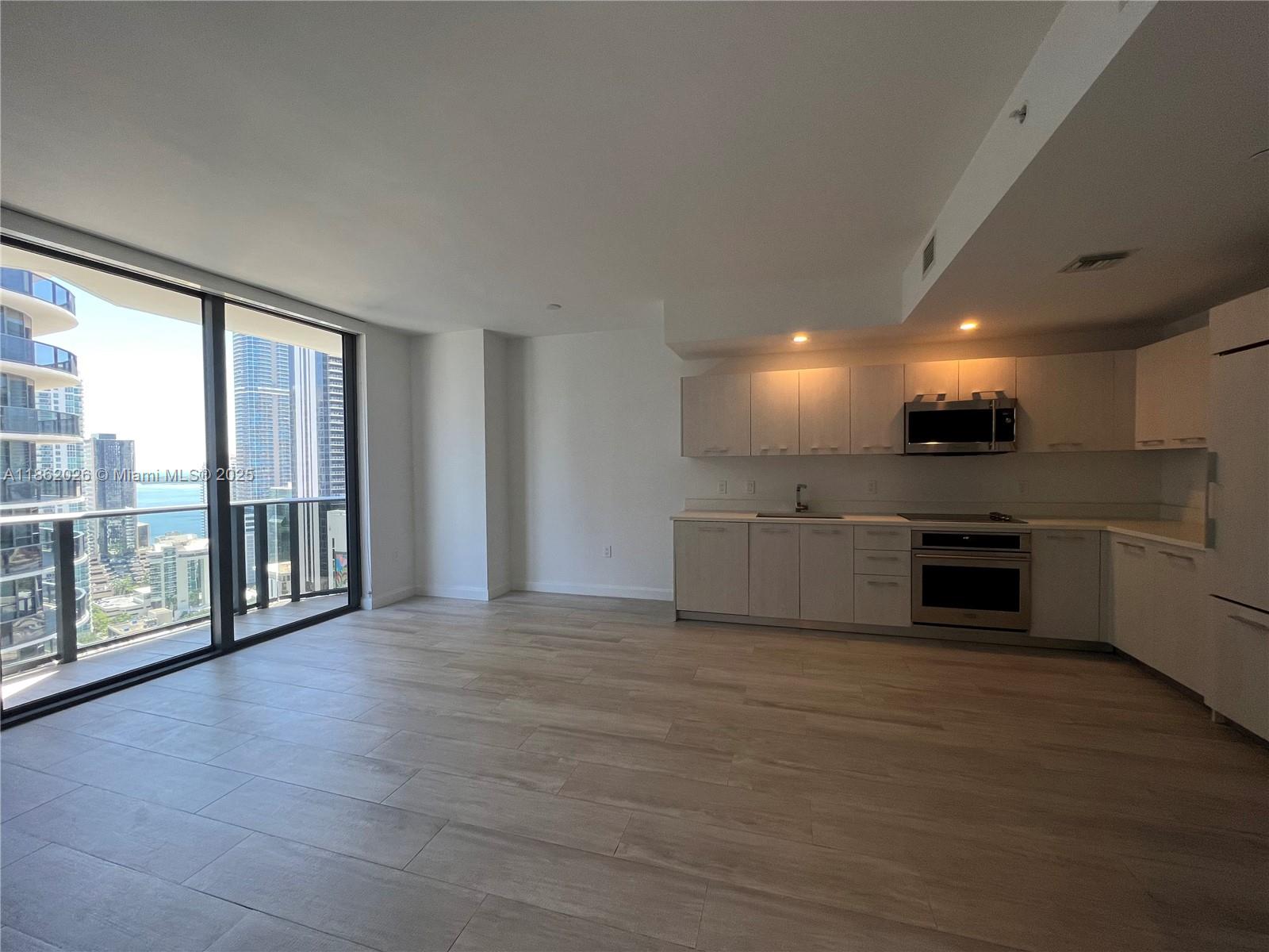 55 SW 9th St #2702, Miami FL 33130