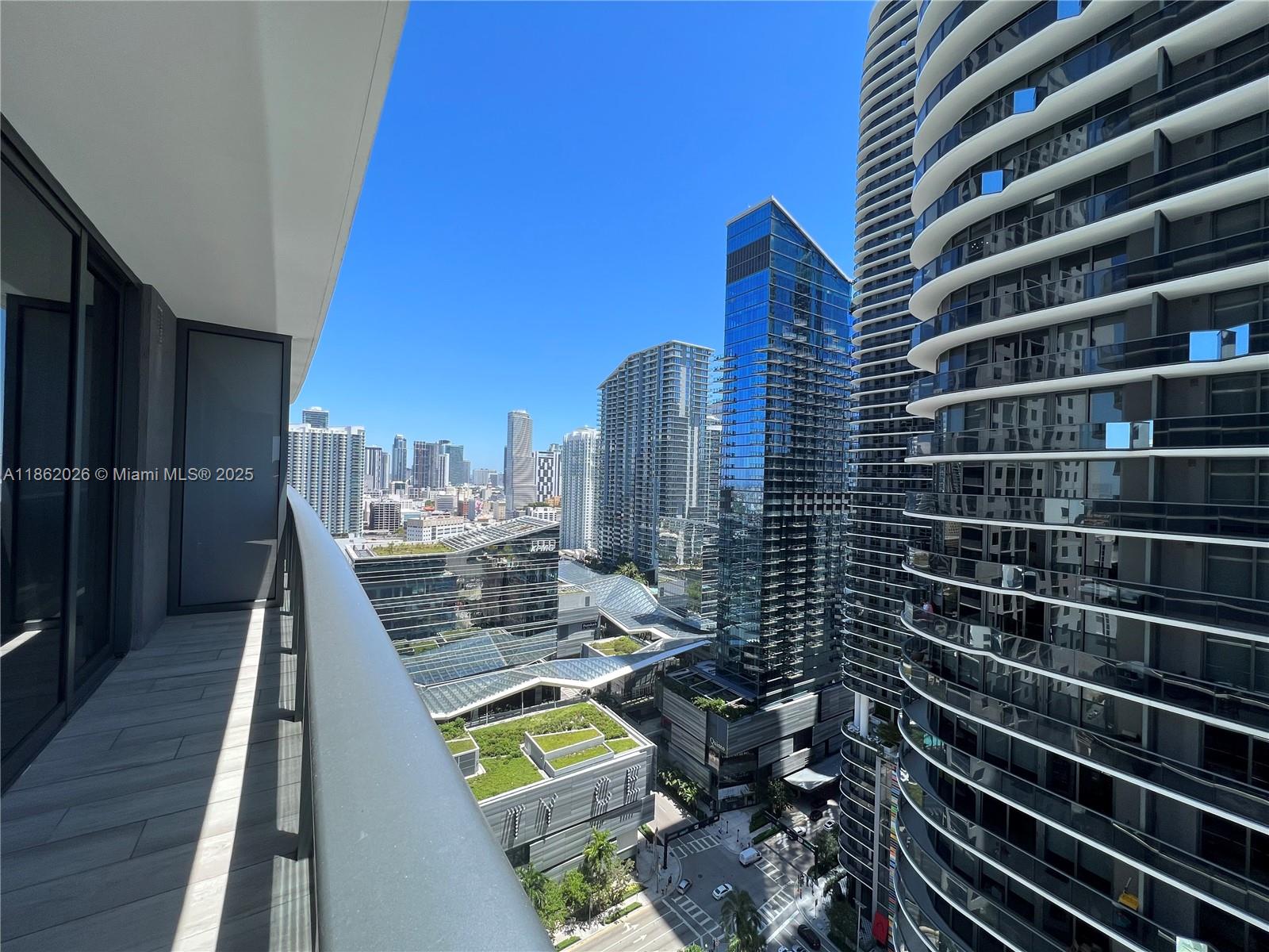 55 SW 9th St #2702, Miami FL 33130