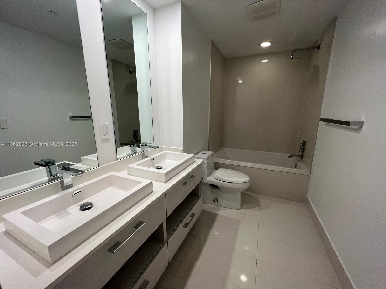 55 SW 9th St #2702, Miami FL 33130