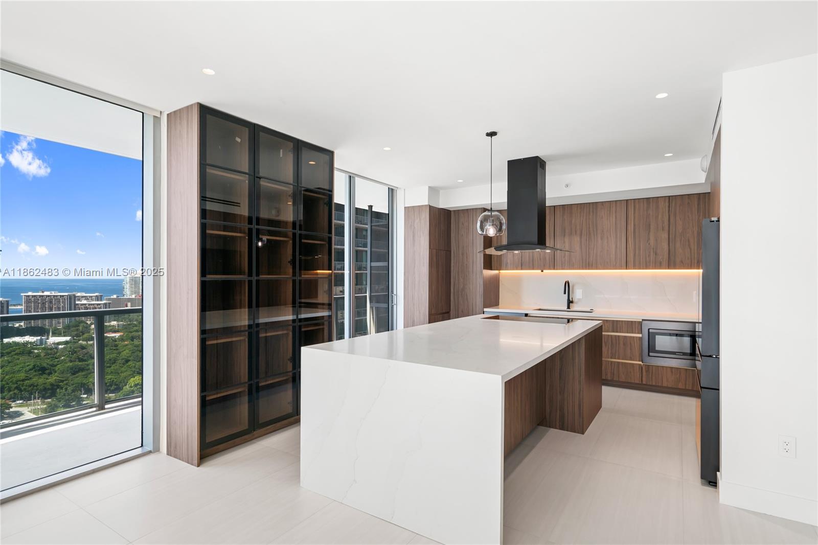 Apartamento à Venda em Miami, FL