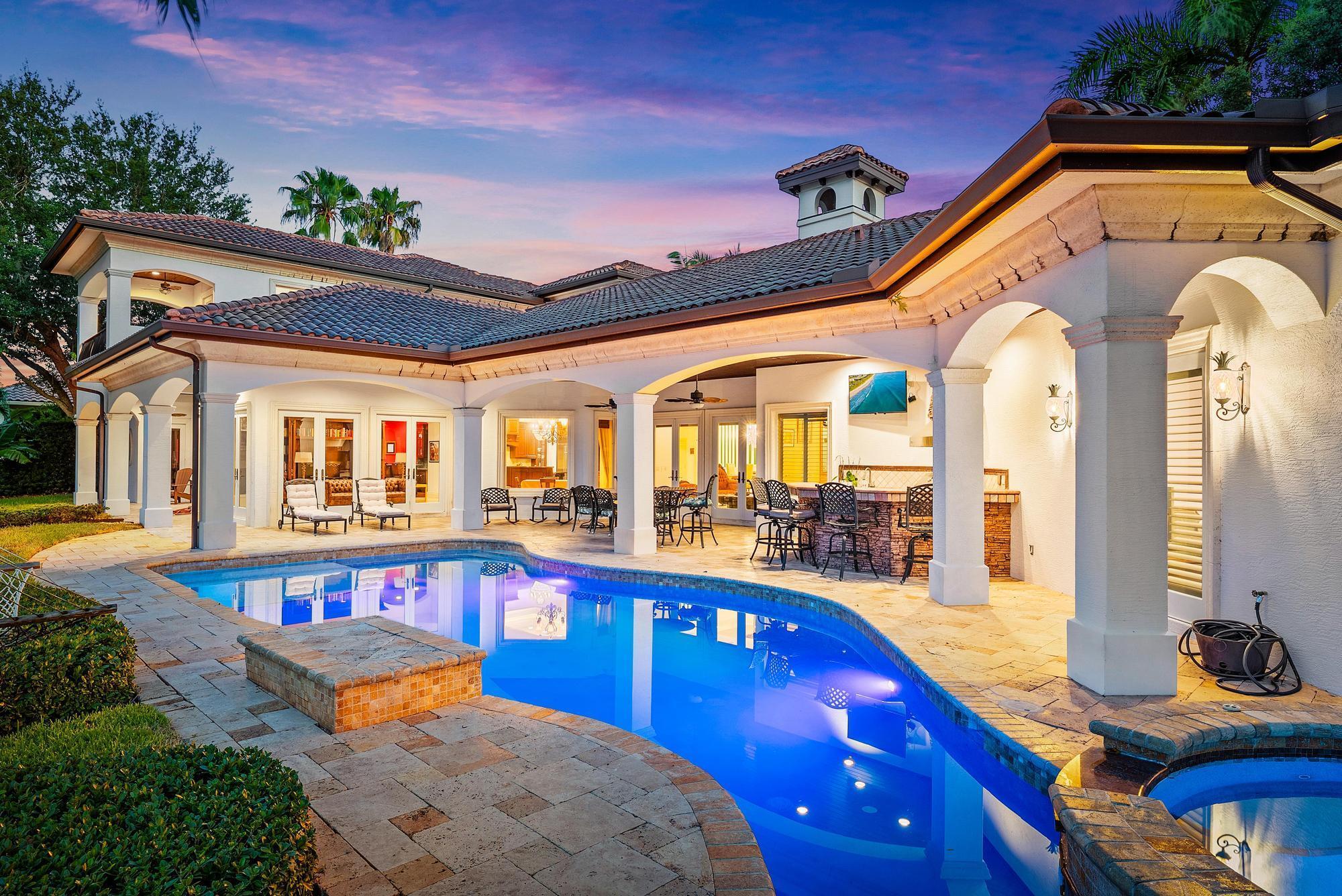 Image to showcase the property located at 18669 SE Palm Island Lane