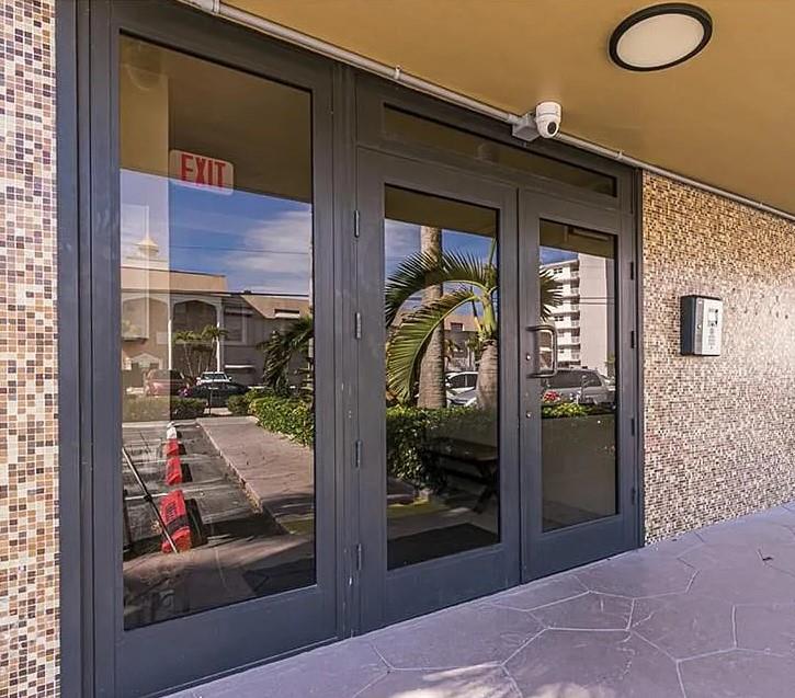 Yacht Club Condo Of Hallandale