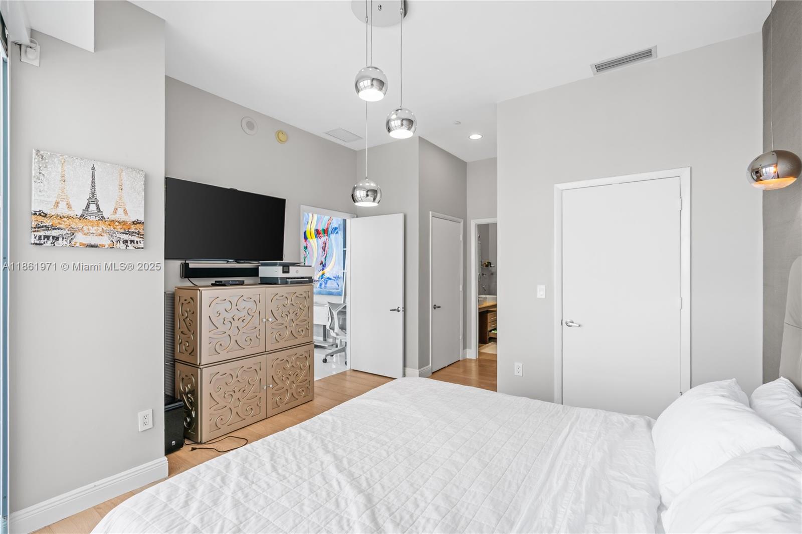 495 Brickell Ave #4104, Miami FL 33131