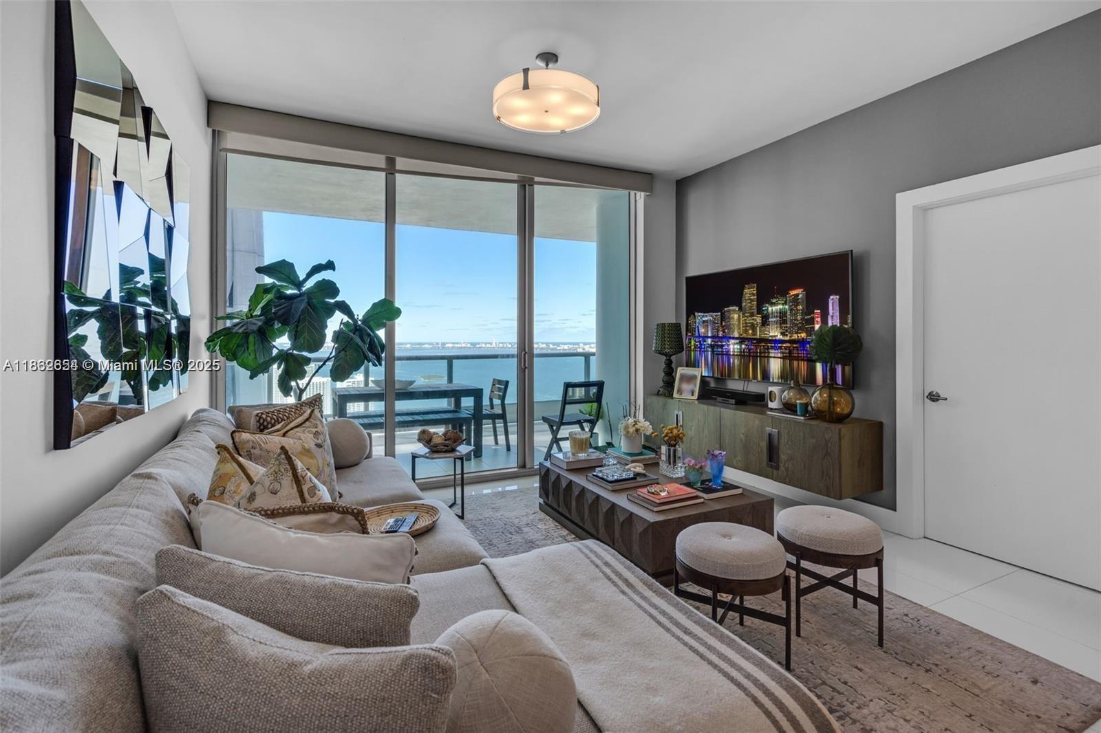 900 Biscayne Blvd #5208, Miami FL 33132