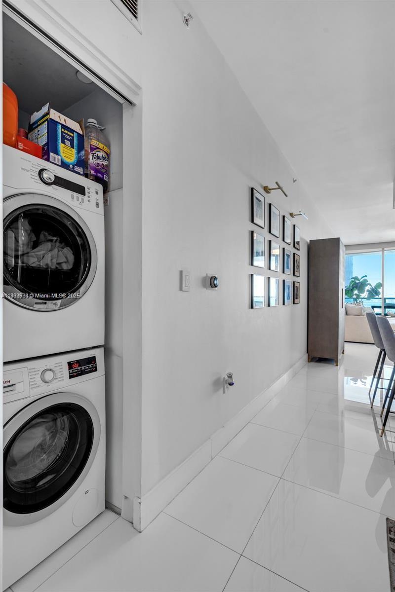 900 Biscayne Blvd #5208, Miami FL 33132