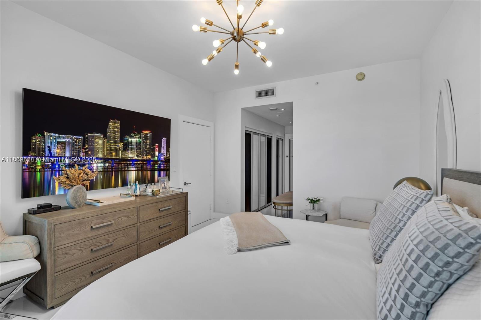 900 Biscayne Blvd #5208, Miami FL 33132