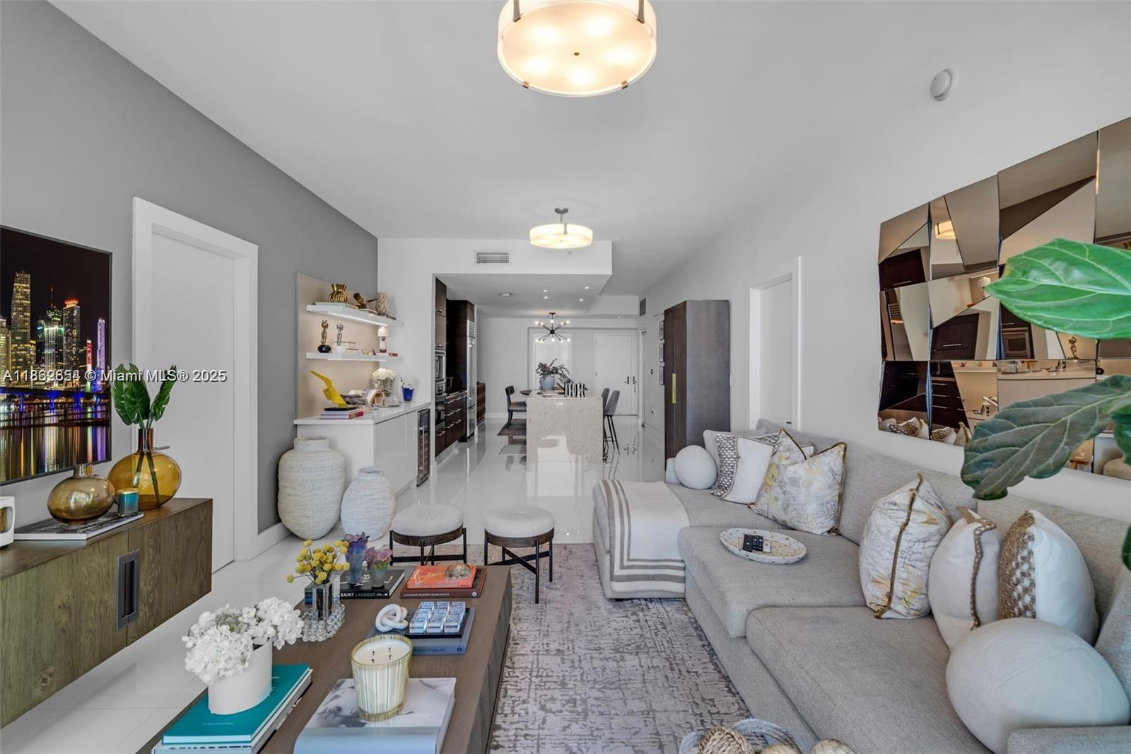 900 Biscayne Blvd #5208, Miami FL 33132