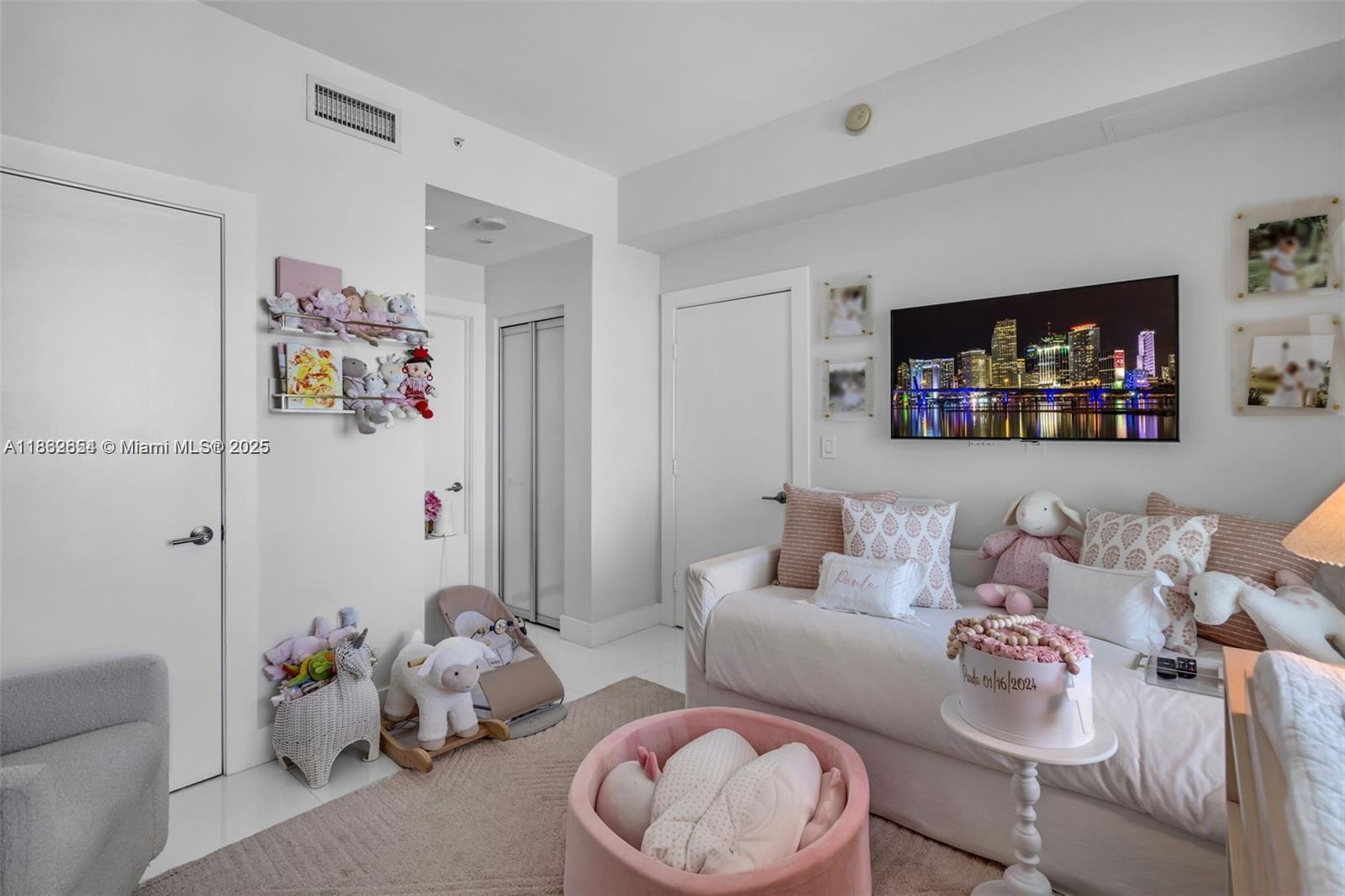 900 Biscayne Blvd #5208, Miami FL 33132