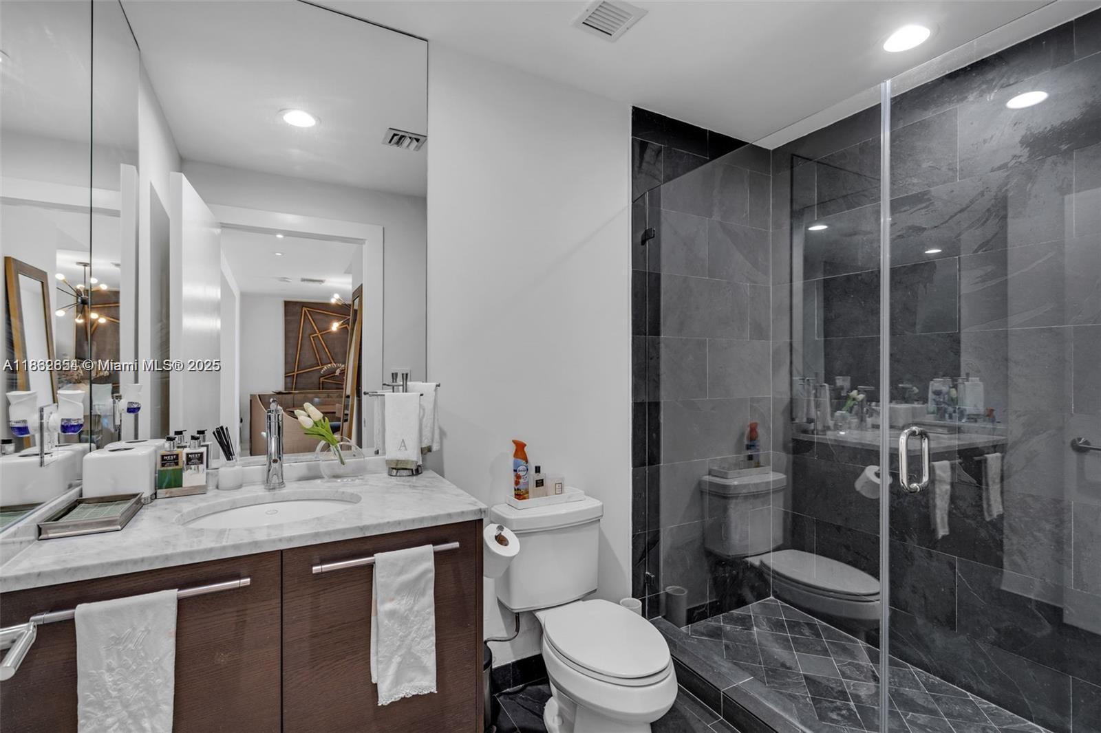 900 Biscayne Blvd #5208, Miami FL 33132