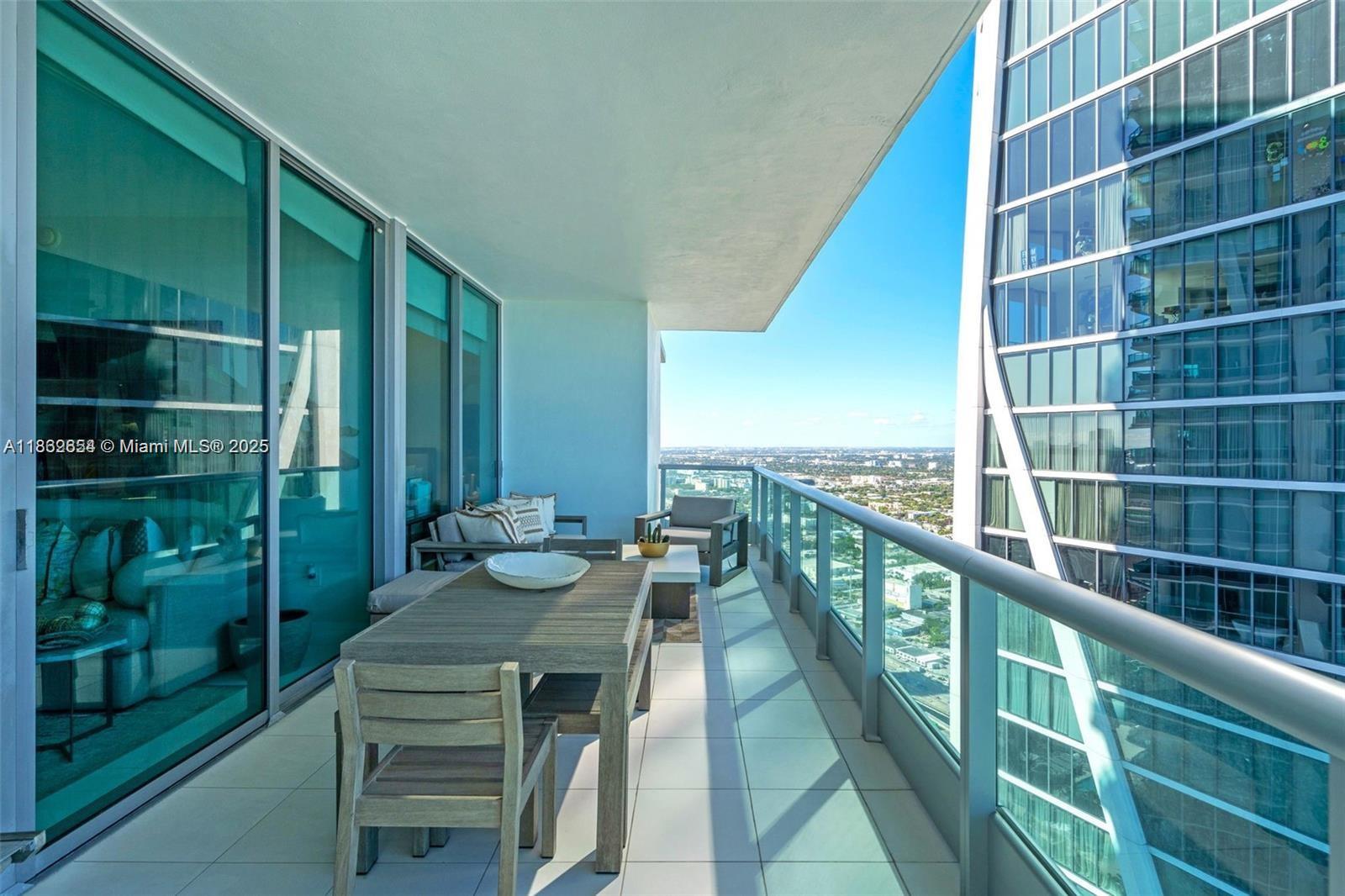 900 Biscayne Blvd #5208, Miami FL 33132