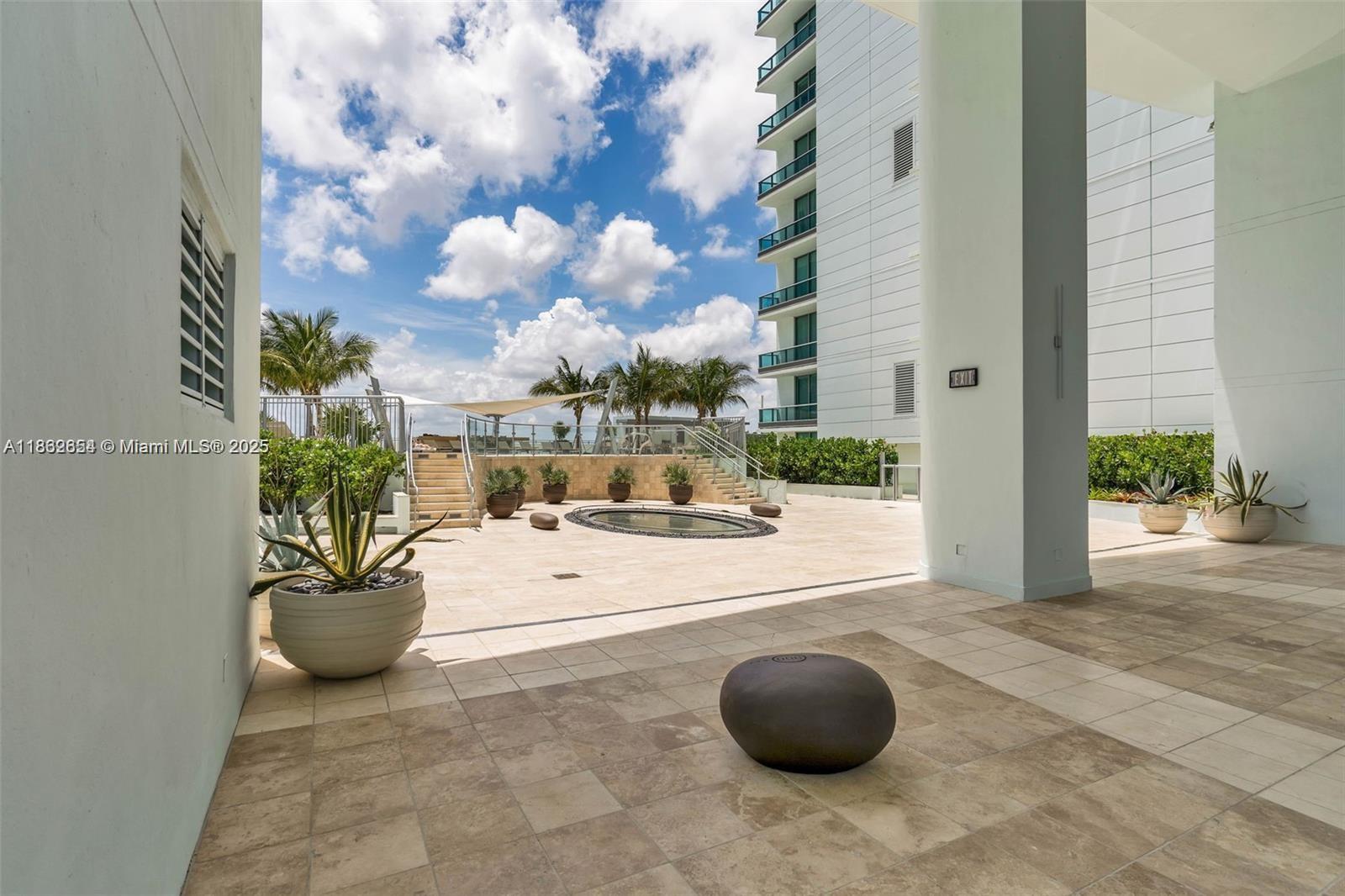900 Biscayne Blvd #5208, Miami FL 33132