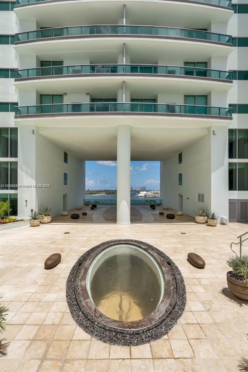 900 Biscayne Blvd #5208, Miami FL 33132