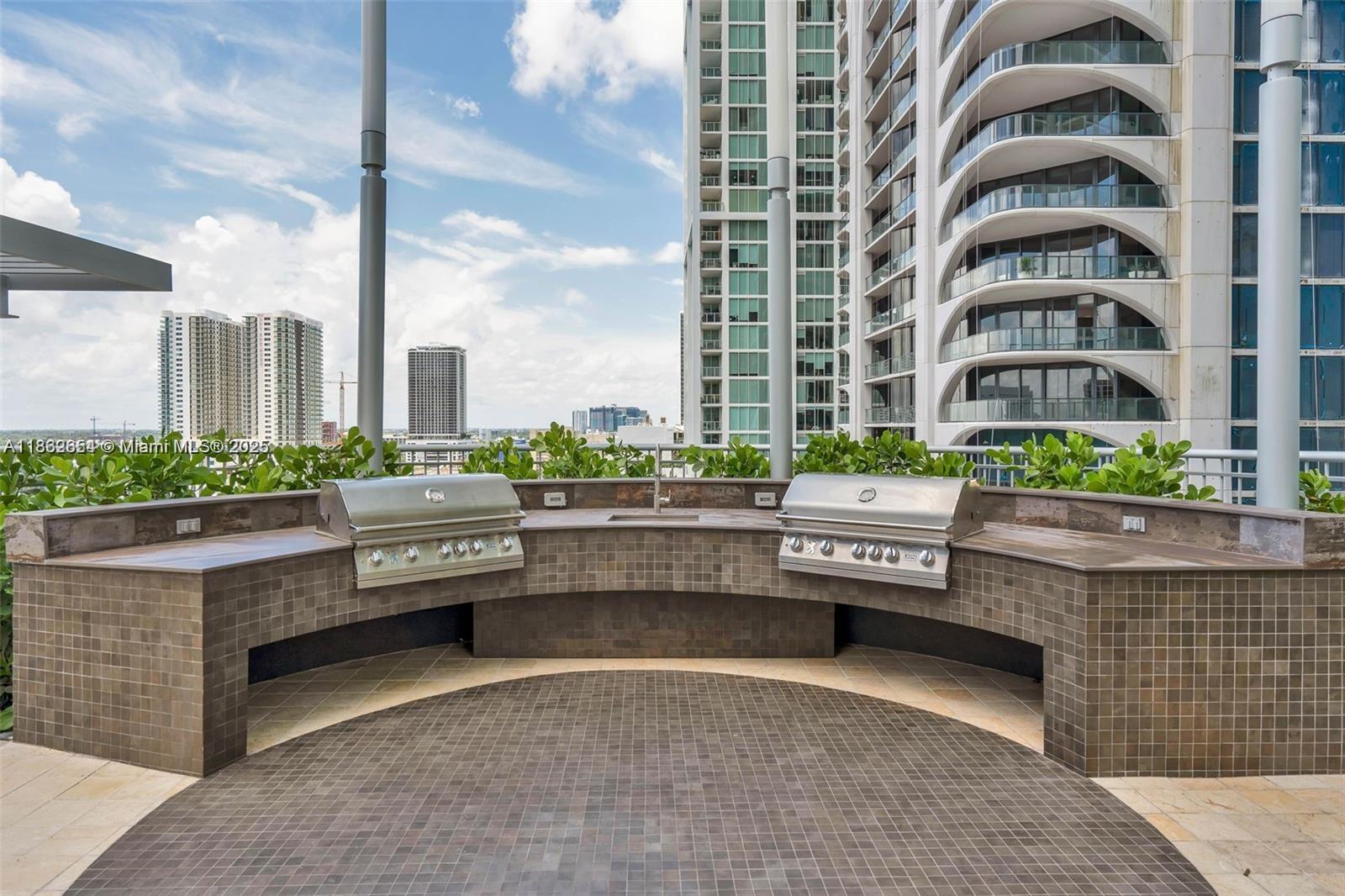 900 Biscayne Blvd #5208, Miami FL 33132
