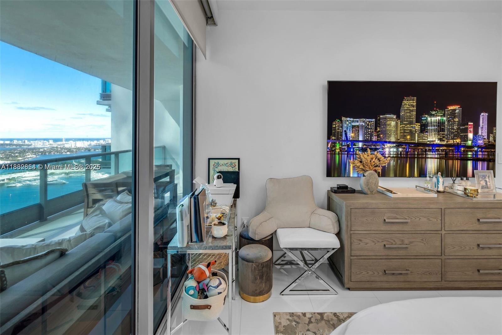 900 Biscayne Blvd #5208, Miami FL 33132