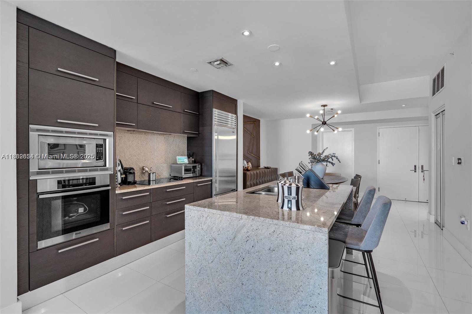 900 Biscayne Blvd #5208, Miami FL 33132
