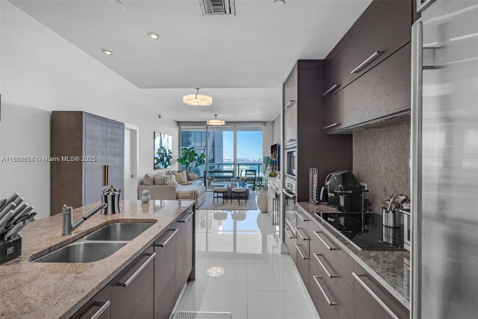 900 Biscayne Blvd #5208, Miami FL 33132